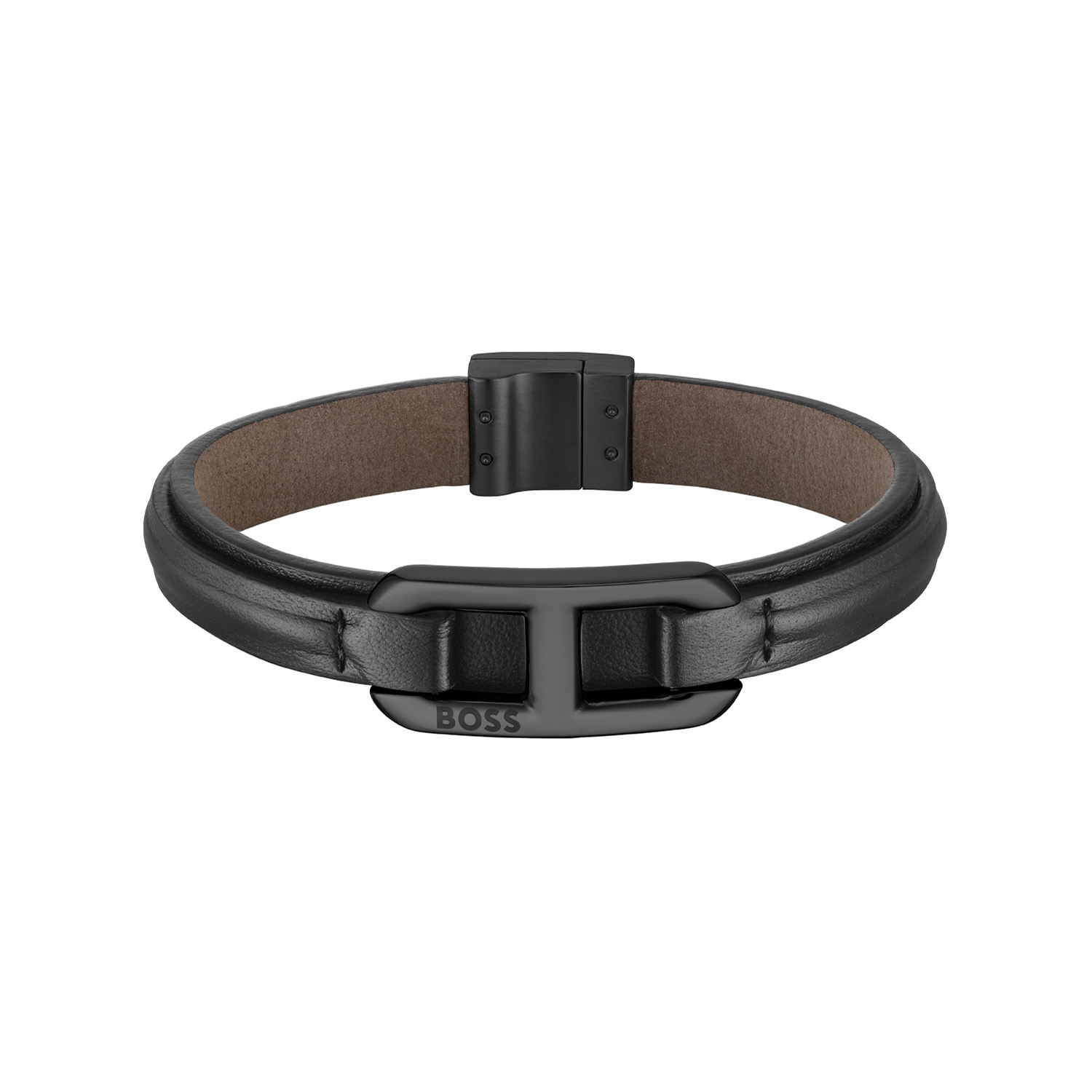 BOSS JEWELS HBJ1580784M KODE Mannen Armband 19cm
Deze armband van BOSS uit de KODE serie met artikelnr. HBJ1580784M is een opvallend sieraad voor de echte BOSS klant. De zwarte leren armband heeft een relief op de band, een stoere stalen zwarte sierschakel bovenop, en hij sluit met een magneetslot. De lengte is 19cm. Zeker goed te combineren met de bijpassende sieraden van BOSS. 

Het merk:
HUGO BOSS is afgestemd op levensstijlen waar het gaat om kwaliteit en precisie. Het wereldwijde fashionlabel is verdeeld in twee merken: BOSS en HUGO. Het merk BOSS biedt geavanceerde, moderne horloges gericht op kwaliteit en design om een onberispelijke look te creëren – of het nu zakelijk, casual of sportief is. Ontdek de nieuwe horlogecollectie die bewijst dat details echt het verschil maken.

Specificaties:
- Artikelnr: HBJ1580784M
- Leren armband 
- Materiaal slot: Staal
- Zwart
- Lengte: 19cm