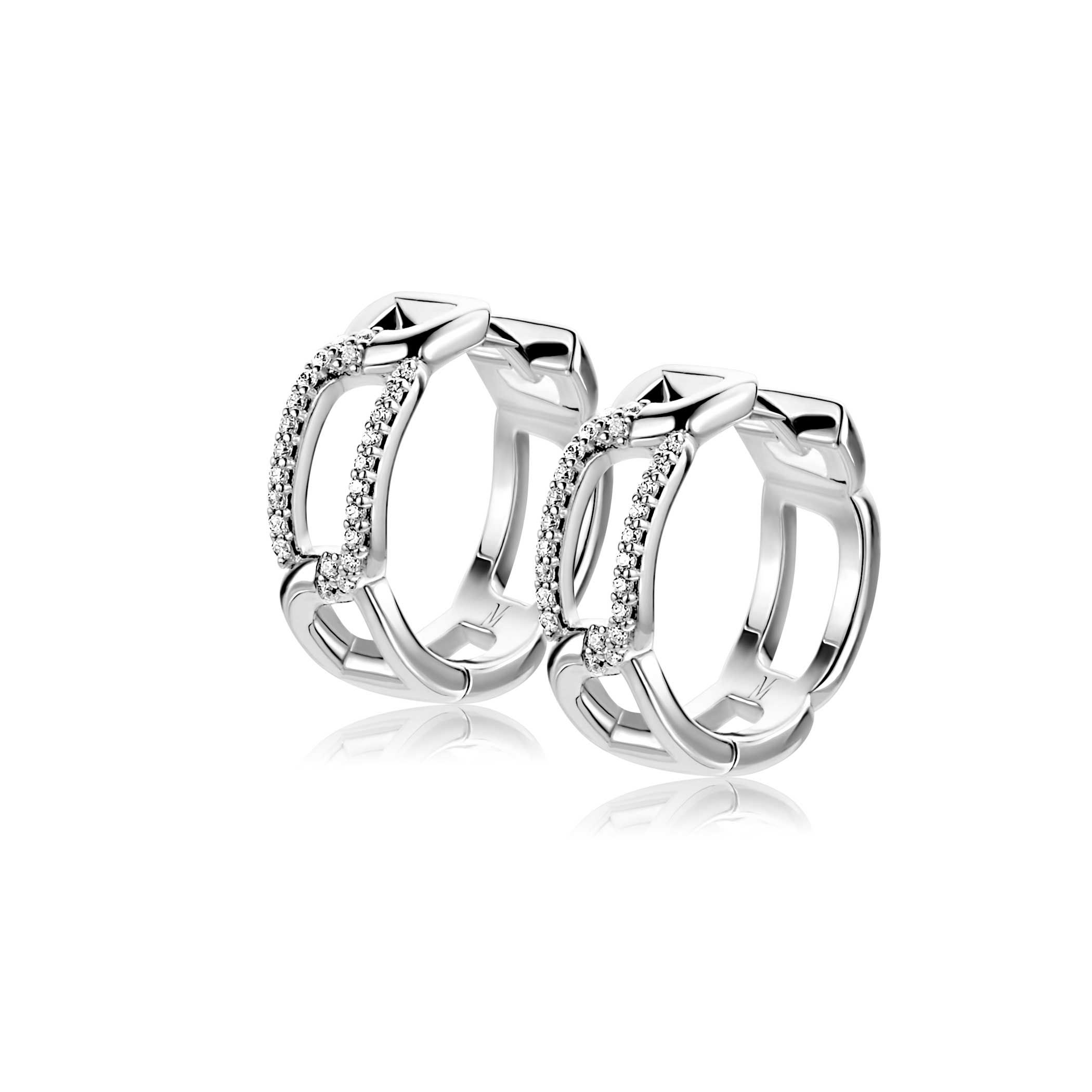 ZINZI zilveren oorringen (18 x 6mm) met rechthoekige schakels en bezet met witte zirkonia's. Exclusief ontworpen door mode-ontwerper Mart Visser. De oorringen hebben een luxe scharniersluiting. Deze zilveren luxe oorringen dragen herkenbaar de signatuur van Mart Visser. Vervaardigd van eerste gehalte zilver (925) en met extra rodiumlaag voor een langdurige glans.