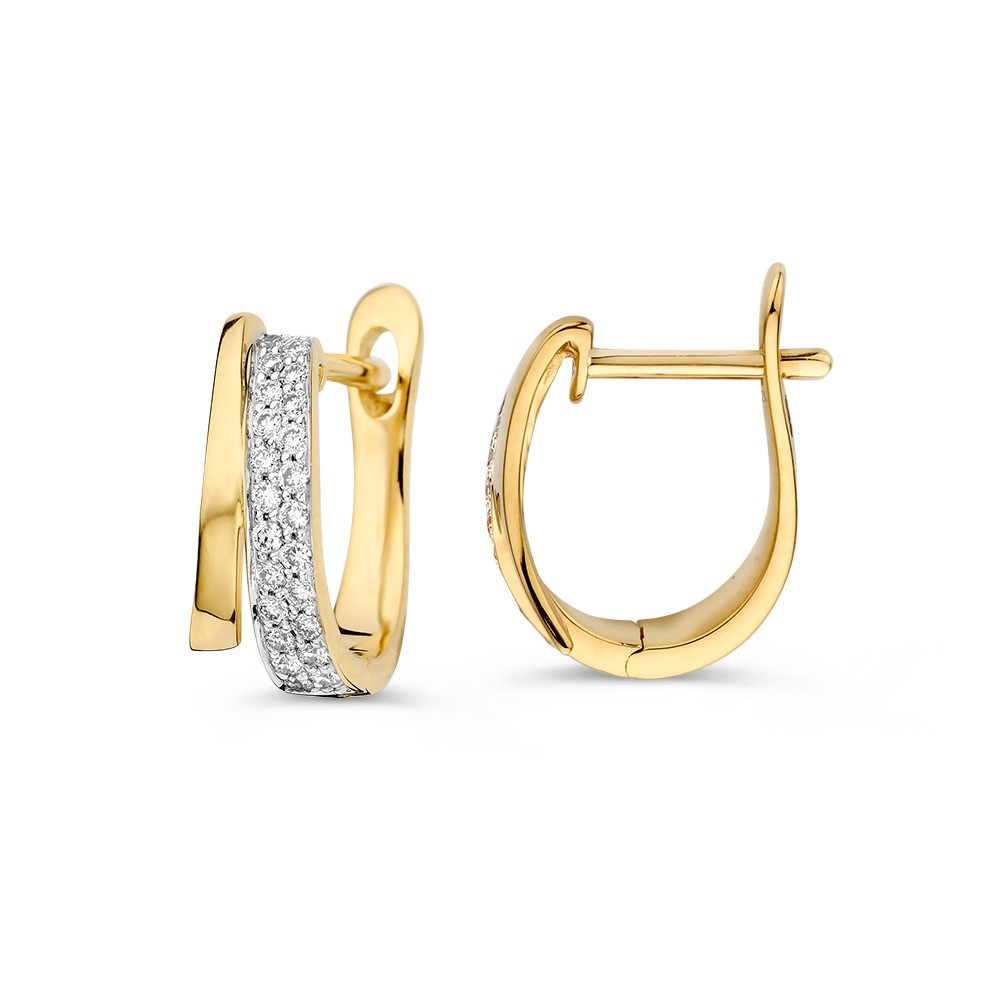 Stijlvolle gouden oorringen, waarbij de witgouden baan gezet is met fonkelende diamanten. 