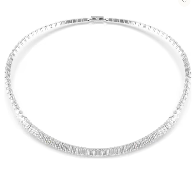 Deze schitterende Matrix-ketting is gemaakt voor tijdloze schoonheid. Het all-around ontwerp met een vouwsluiting en verstelbare extender heeft een rhodium toplaag en is volledig versierd met Swarovski Zirkonia in Baguette-slijpvorm, elk geplaatst in een klauwzetting. De look is stralend en luxueus. Vergroot de impact door deze ketting te dragen met een bijpassend paar Matrix-oorringen.