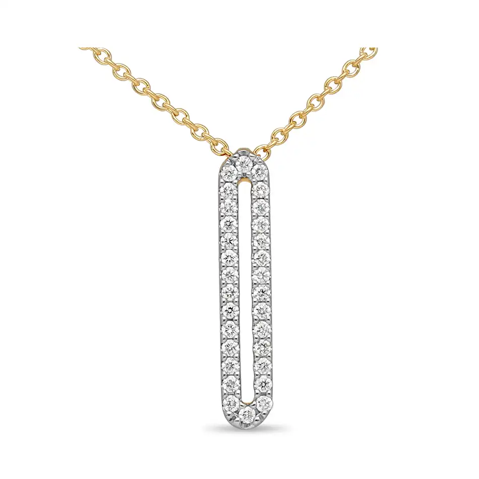Deze 14-karaats gouden lange hanger met ketting van 0.11 ct H SI is een elegante ketting in de categorie sieraden. Het is een subtiele en verfijnde geelgouden ketting die perfect gedragen kan worden bij zowel formele als informele gelegenheden. Draag het als een opvallend stuk op een eenvoudige outfit voor een stijlvolle uitstraling.