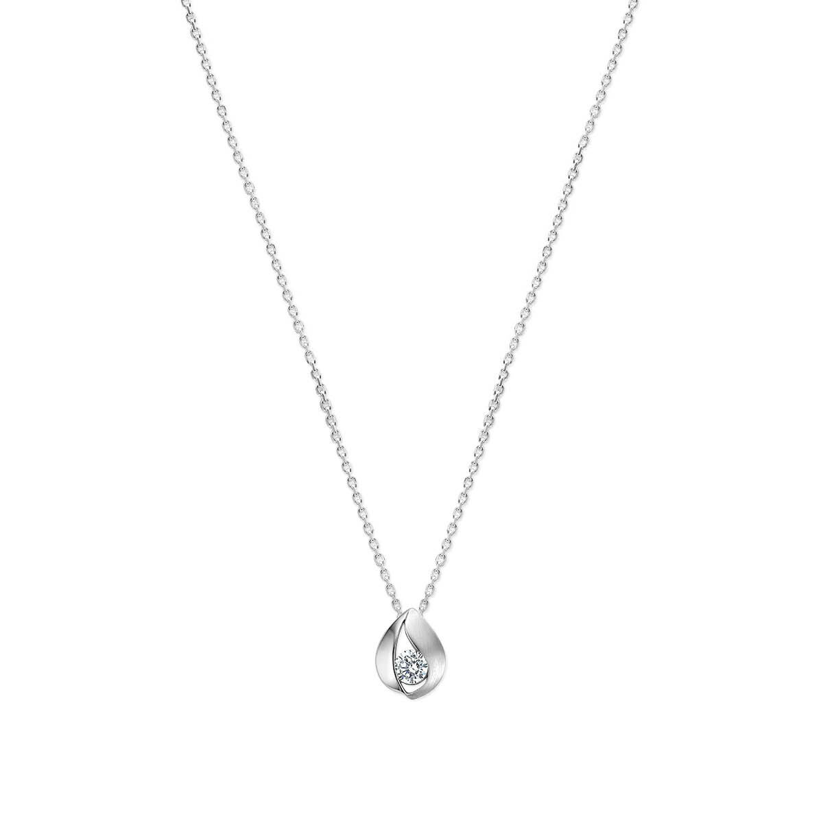 Gerhodineerd 925 zilveren collier uitgevoerd met een druppel en zirkonia. Het collier heeft draaglengtes van 41+4cm. De schakelbreedte is 1.1mm.