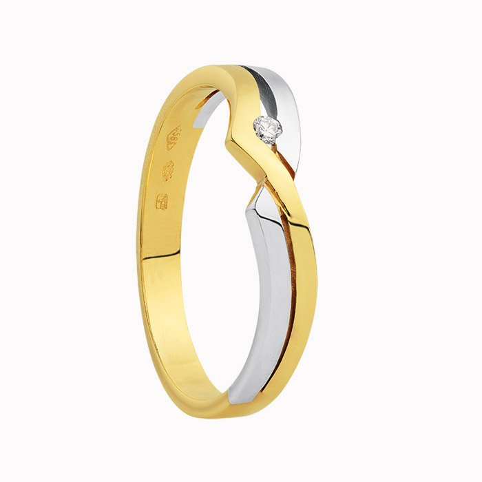 14 karaat gouden ring met 0,03 crt briljant geslepen natuurlijke diamant. Diamant kwaliteit Top Wesselton VVS/VS.