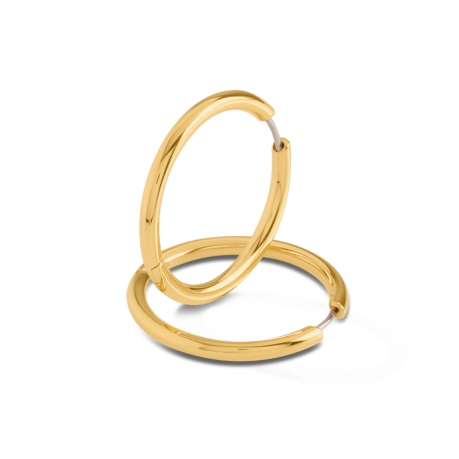 Die BOCCIA TITANIUM Ohrringe für Damen, bestehen aus hochwertigem Titan. Sie sind goldfarben und wiegen 2,0 g, mit einer Breite und Tiefe von 2,6 mm. Diese Creolen sind ideal für den täglichen Gebrauch sowie elegante Anlässe. Tragen Sie sie als stilvolles Accessoire, das jedem Outfit einen Hauch von Luxus verleiht.