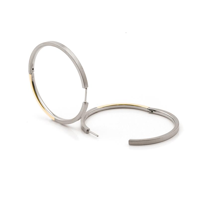 BOCCIA TITANIUM OHRRINGE  sind elegante Creolen aus Titan. Mit einem Gewicht von 21,0g und einer Größe von 40mm bieten sie robusten Tragekomfort. Die Breite beträgt 6,0mm. Ideal für einen modernen Look, passen sie sowohl zu formellen als auch zu legeren Outfits. Perfekt für modebewusste Damen, die leichten Schmuck bevorzugen.