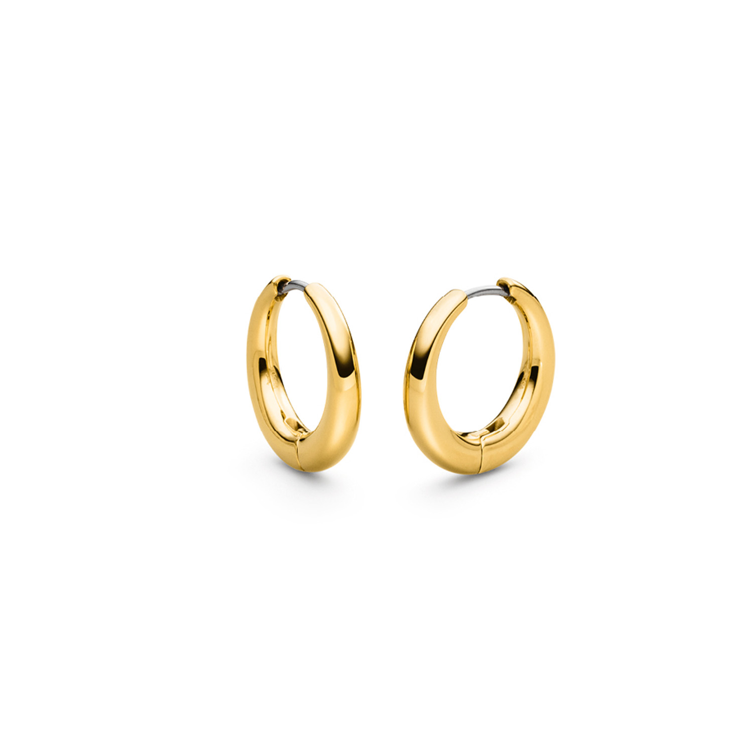 Boccia Titanium 05100-02 Oorringen 20mm GP
Deze unieke titanium oorringen van Boccia Titanium zijn een mooie toevoeging aan je sieradencollectie! Wat deze goudkleurige titanium klapoorringen uniek maakt is dat ze van boven smal zijn en verlopen naar breed, dit geeft een chique uitstraling. De oorringen hebben een doorsnee van 20mm en sluiten met een scharnier. Combineer de oorbellen met andere Boccia sieraden voor een complete look.

HET MERK
Boccia Titanium is het titanium merk van Nederland, dat zijn oorsprong in Duitsland vindt en is opgericht in het jaar 1992. Ontwikkeld door internationale ontwerpers. Alle titanium componenten van de BOCCIA TITANIUM collectie zijn gemaakt van 99,7% puur titanium; het bijzondere materiaal. Het is licht in gewicht, neemt de temperatuur van de huid aan en is zeer huidvriendelijk. Bovendien is het corrosie- en temperatuurbestendig.

SPECIFICATIES
- Oorsieraden
- Puur titanium
- Rond 
- Goudkleurig
- Ø 20mm