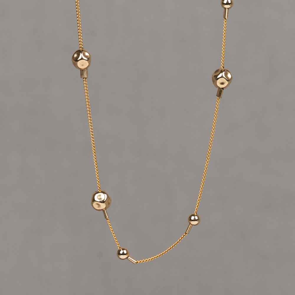 Collier gemaakt van Goldfilled met balletjes. Combineer met een mooie armband, ring en een paar oorbellen voor een complete look!