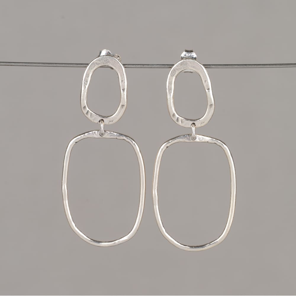 Oorstekers gemaakt van 925 sterling zilver oxy shiny. Combineer met een mooi collier, een ring en armband voor een complete look!