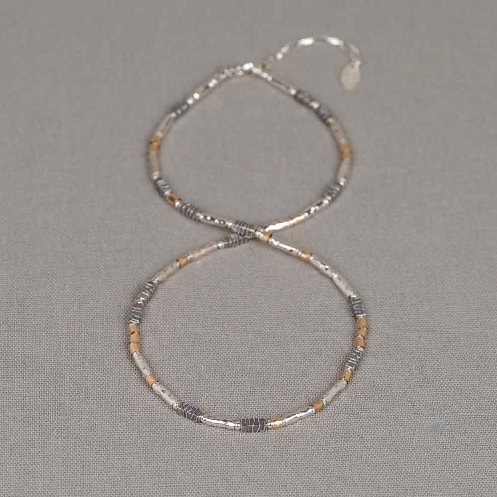 Collier gemaakt van 925 sterling zilveren, geoxideerd zilveren en Goldfilled buisjes en balletjes. Combineer dit collier met de bijpassende armband voor een complete look!