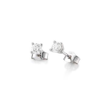 Deze diamanten oorstekers van 0,15 ct stralen ingetogen klasse uit. In de 4-poot chaton zetting komt de diamant volledig tot zijn recht: slank, elegant en met maximale lichtinval voor een sprankelende schittering.