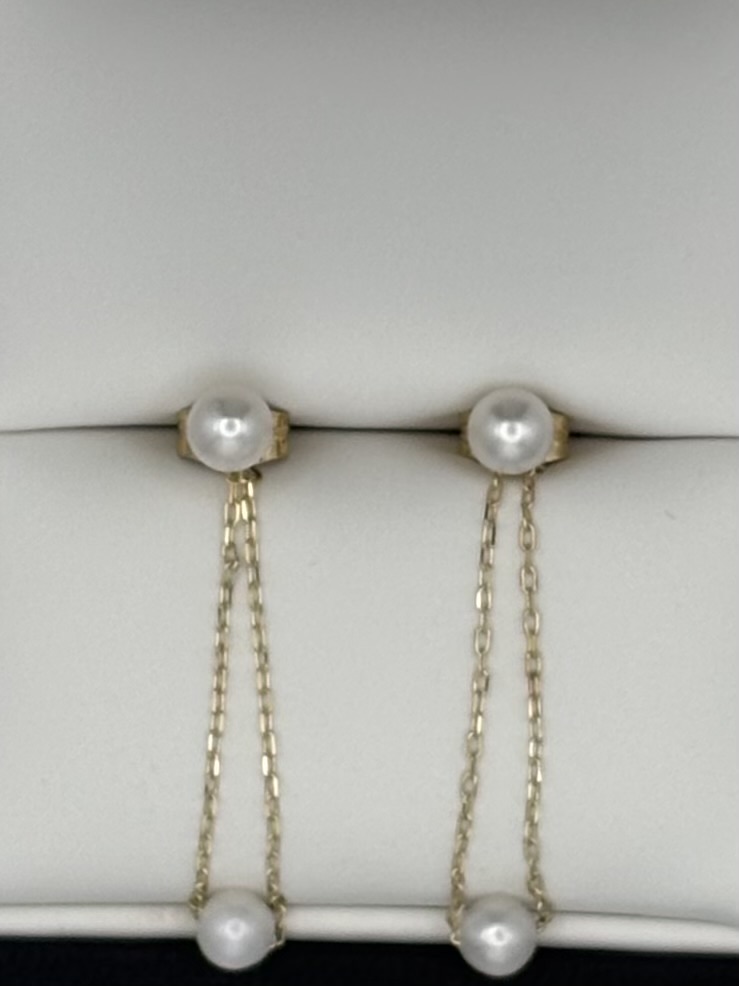 14 Karaats Geel Gouden Oorhangers met zoetwater parels van het merk Swing Jewels.