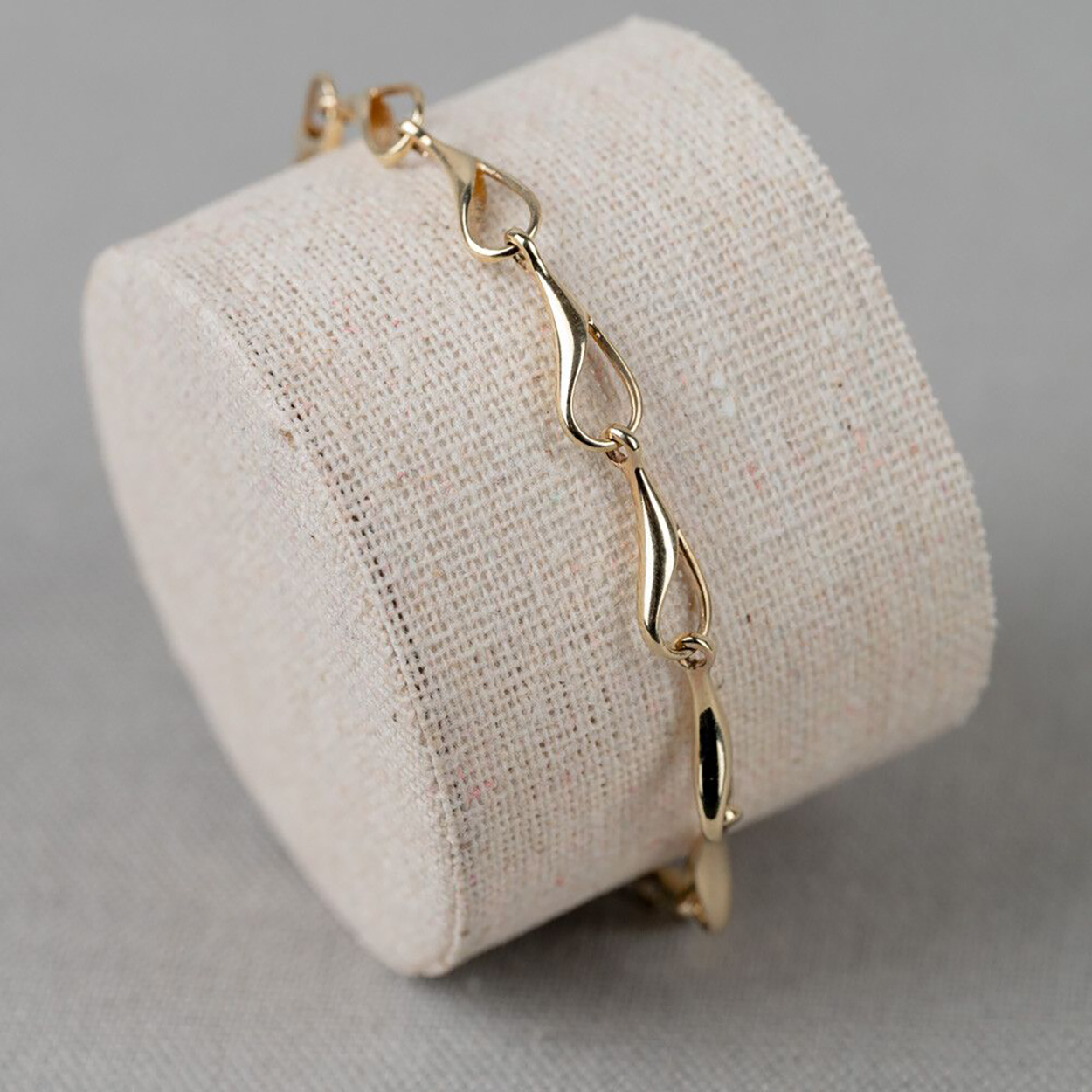 Een prachtige gouden schakel armband van het merk Jéh Jewels, met een lengte van 18cm