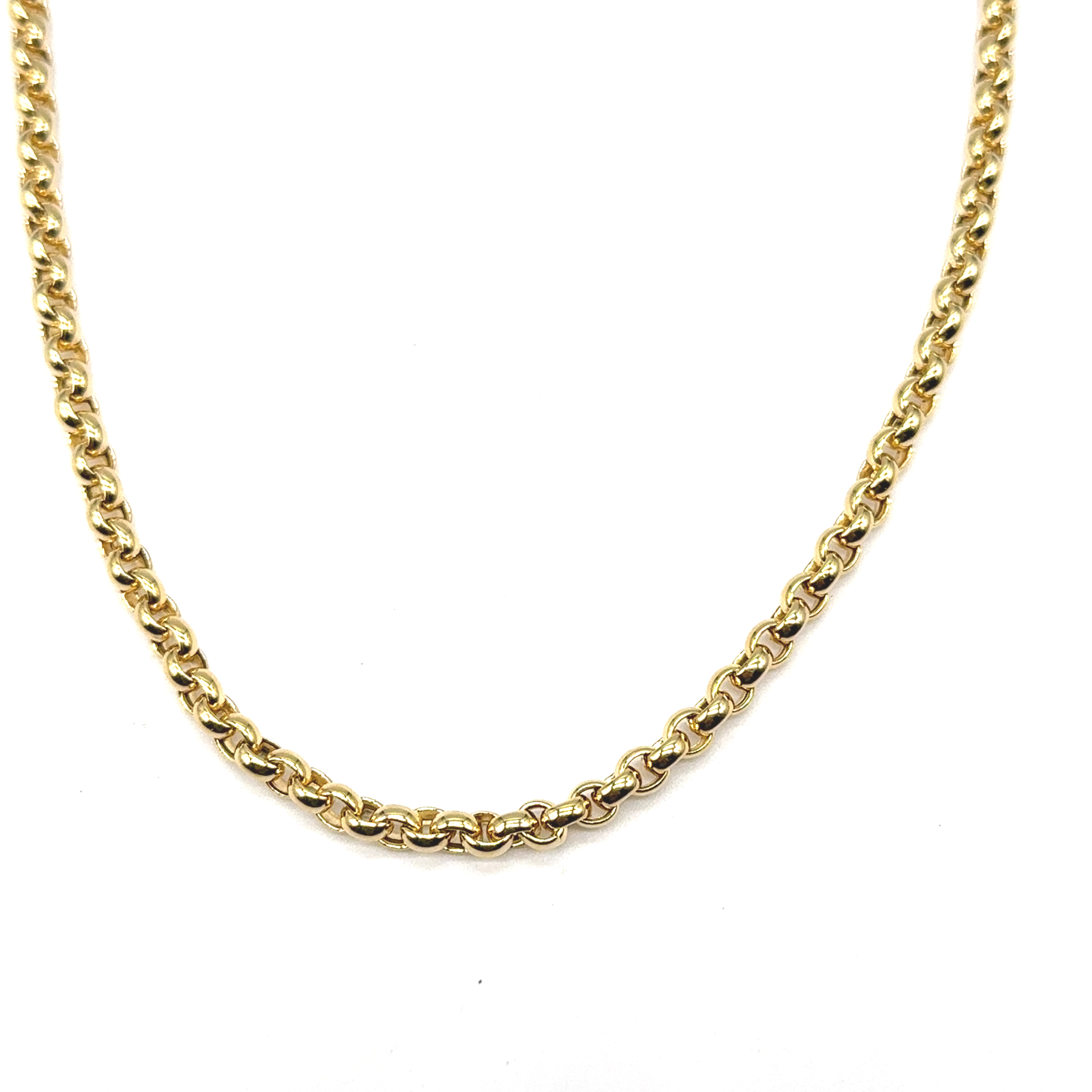 De 14k geelgouden jasseron schakelketting is een massieve en stijlvolle ketting met een breedte van 4,8 mm en een gewicht van 16,1 gram. Draag hem solo voor een subtiele look of combineer hem met andere kettingen voor een trendy laagjes-effect.