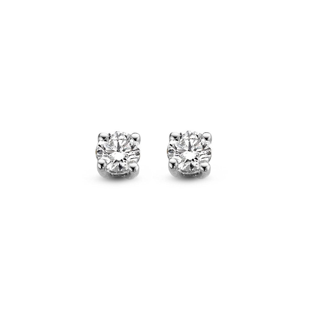 De Olivia oorstekers zijn onderdeel van onze schitterende solitair serie. Deze collectie bevat solitair sieraden die stralen in hun elegantie en eenvoud. Een echte must-have in iedere sieradencollectie!

Kies zelf de gewenste steengrootte van jouw diamanten. De stijlvolle Oliviaoorbellenzijn in verschillende maten beschikbaar. De oorstekers zijn aan de achterzijde voorzien van stevige schuifjes, waardoor ze veilig in het oor zitten.

De Olivia oorbellen zijnonderdeel van een set, in onze collectie zijn bijpassende hangers en een ring te vinden.


