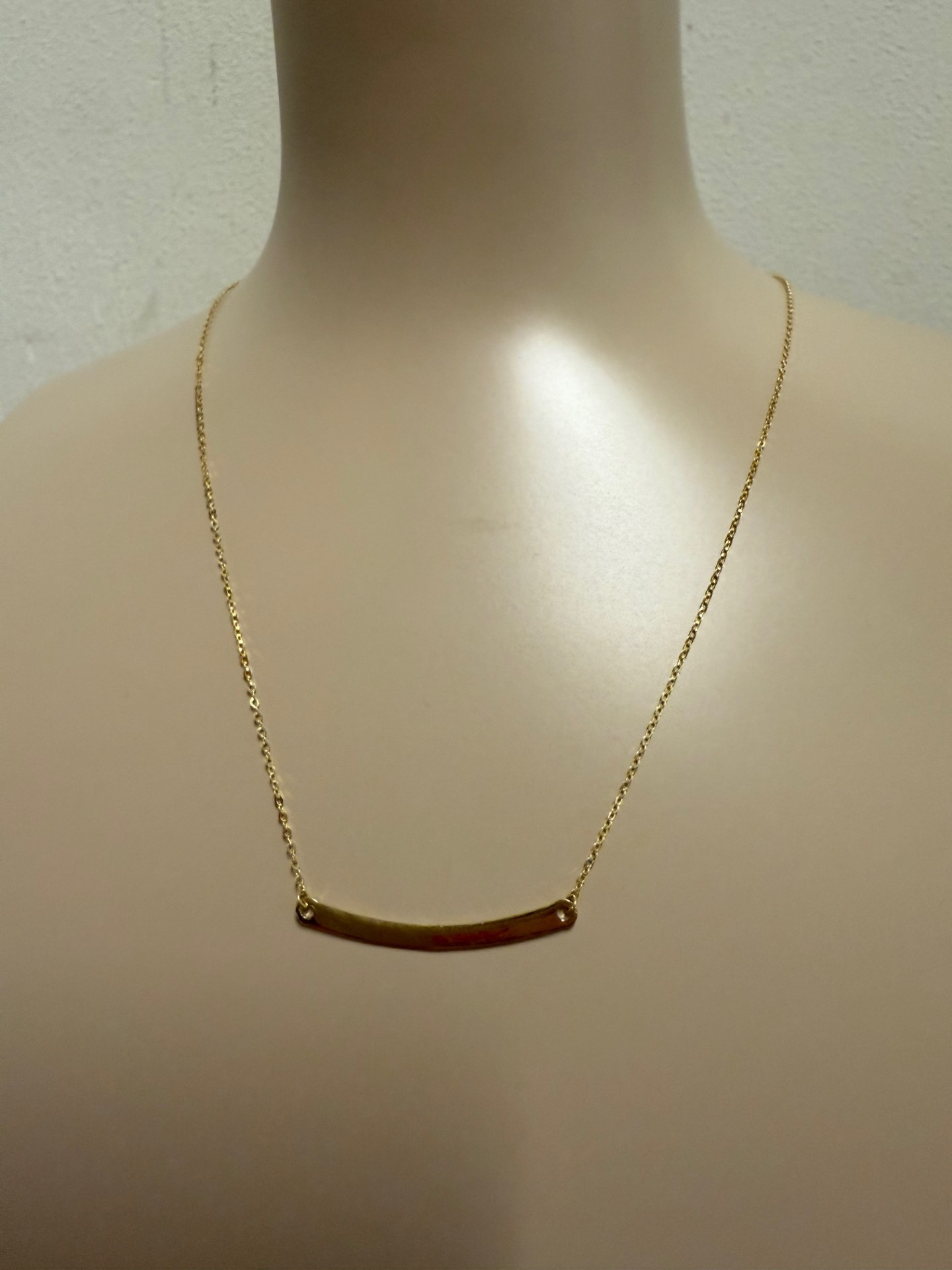 Dit product, modelnummer 1409, is een fantasieketting onder de categorie sieraden. Met een lengte van 460 mm is het een ideaal accessoire voor elke gelegenheid. Draag deze fantasieketting over een eenvoudige top of jurk om een stijlvolle en unieke look te creëren. Perfect voor zowel casual als chique gelegenheden. Voeg een vleugje elegantie toe aan je outfit!