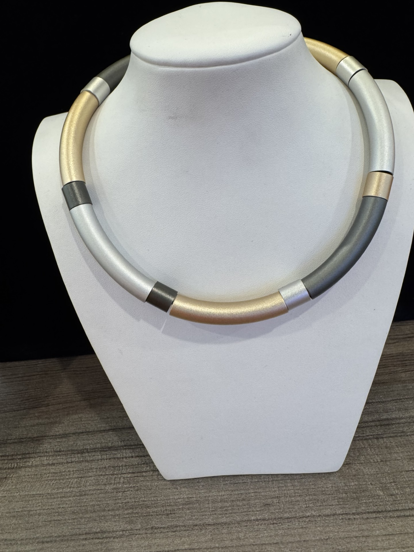 Stalen collier + aluminium buis goud zilver grijs
