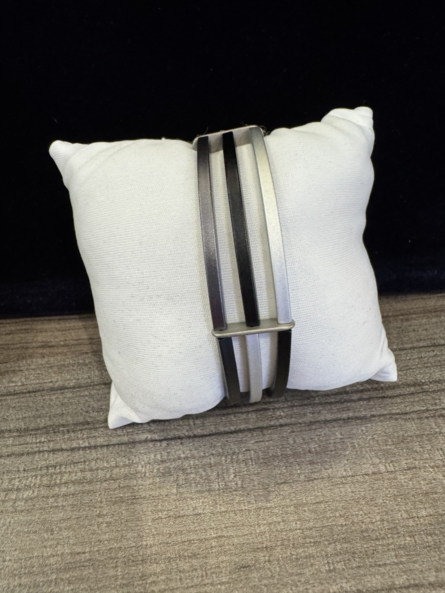 Aluminium armband
3x balk grijs, zwart, zilver.