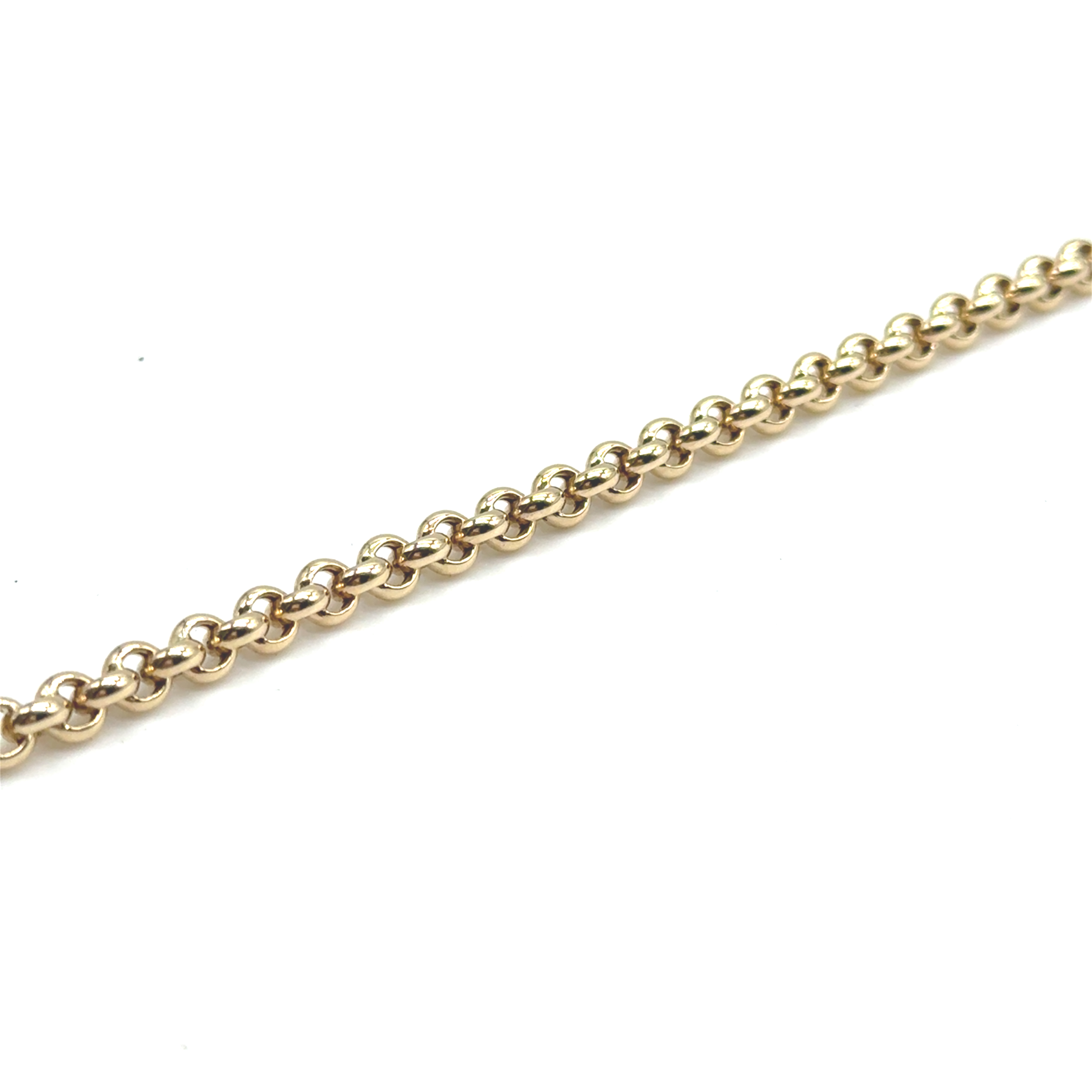 De geelgouden jasseron schakel armband is een elegante gouden armband van 14 karaat goud, 4,9 mm breed en 19 cm lang. Met een gewicht van 6,1 gram straalt het verfijning en klasse uit. Draag deze glanzende armband als subtiel dagelijks sieraad of als opvallend accent bij chique gelegenheden.
