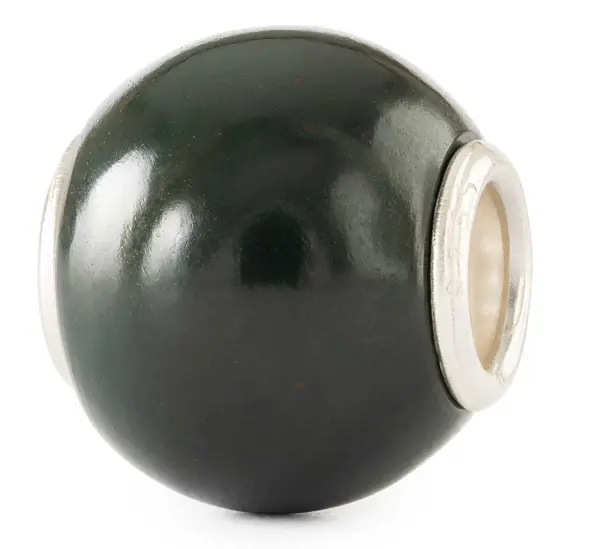 Groene Chalcedoon brengt emotioneel evenwicht en innerlijke rust.
Het kalmeert de geest en bevordert zacht communicatie.