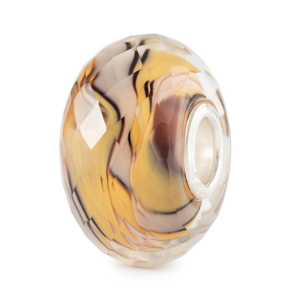 De Trollbeads bedel flikkerende vlam (modelnummer TGLBE-30170) is een unieke hanger ontworpen om jouw sieradencollectie te verrijken. Deze prachtige bedel is onderdeel van de categorie “Juweel”. Draag het aan een armband of ketting om een opvallende en stijlvolle look te creëren die elke gelegenheid verlicht met zijn schittering. 