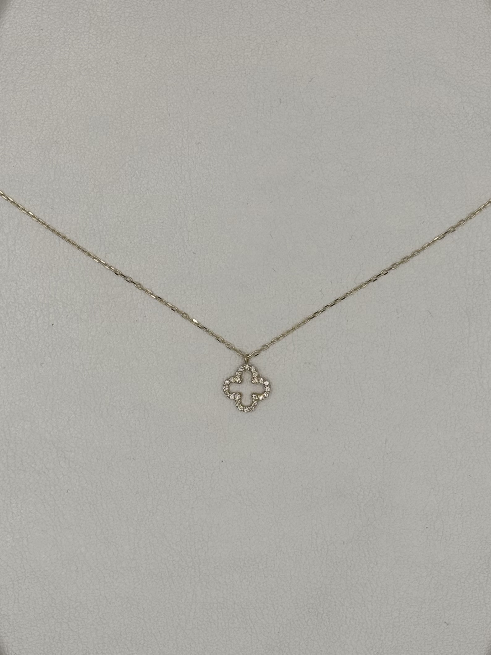 Dit is een collier van het merk Swing Jewels gemaakt voor dames.