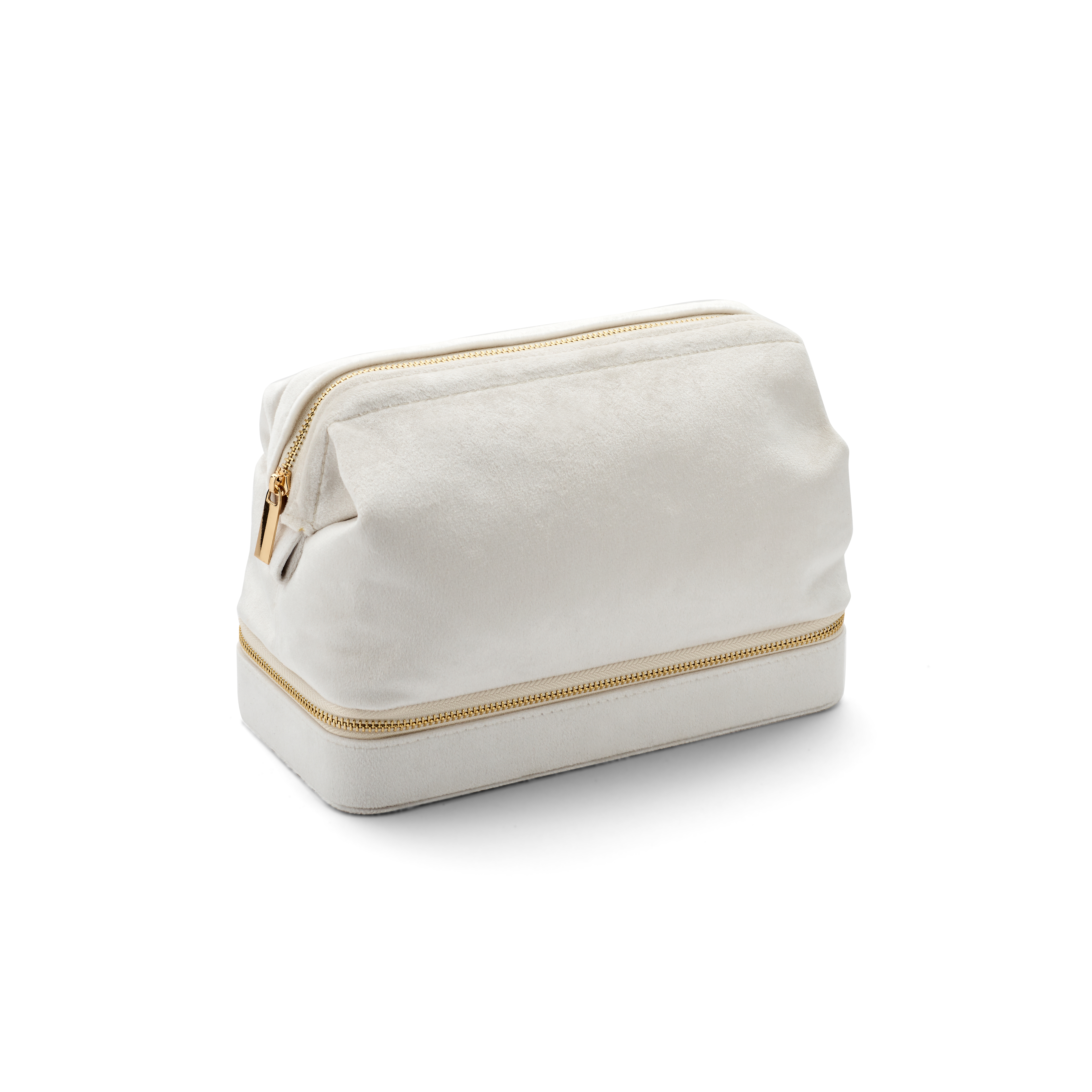 Bijouteriedoos Creme modelnummer 9500142 biedt een elegante opbergoplossing voor uw sieraden. Met de categorie JUWEL, glanzende afwerking en geschikt voor oorknopjes, houdt het uw sieraden georganiseerd. Met een gewicht van slechts 1, is het gemakkelijk mee te nemen. Perfect voor dagelijks gebruik of voor op reis. Draag het bij alle gelegenheden om uw sieraden netjes te presenteren.