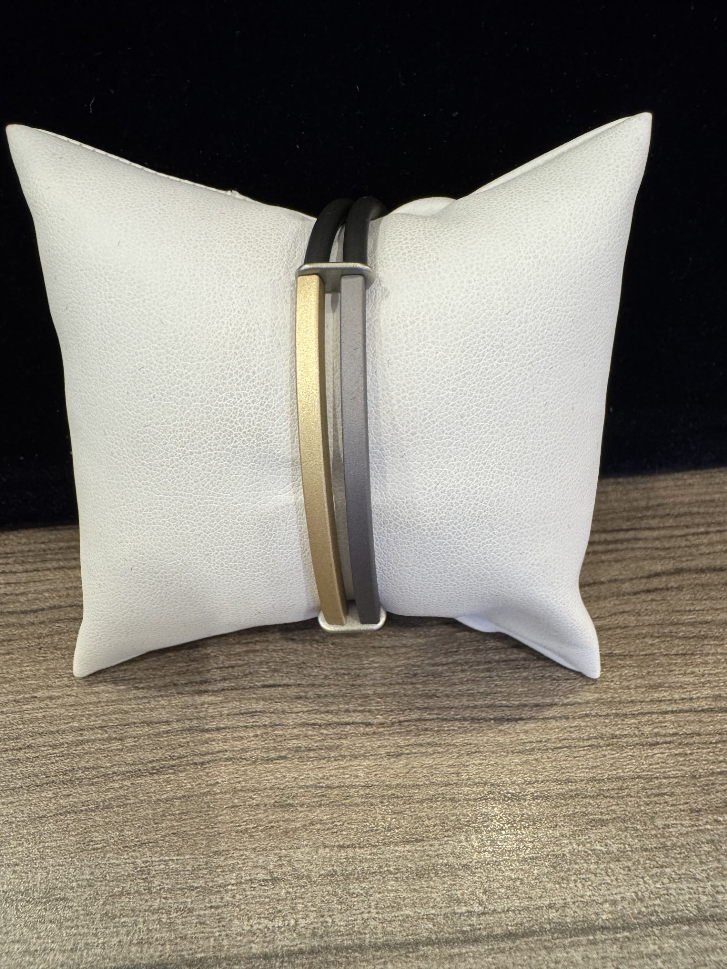 Armband rubber + aluminium balken grijs-goud
