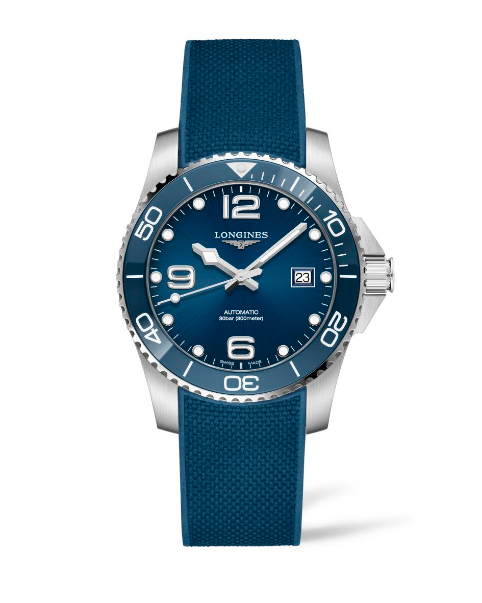 De Longines HydroConquest Keramiek L37814969 is een exclusief horloge met een elegante uitstraling en indrukwekkende functionaliteiten. Het horloge is uitgevoerd in keramiek en heeft een waterbestendigheid tot 300 meter. De beste manier om dit horloge te dragen is bij formele gelegenheden of als statement piece bij een casual outfit. Het is de perfecte keuze voor de moderne en stijlvolle man.