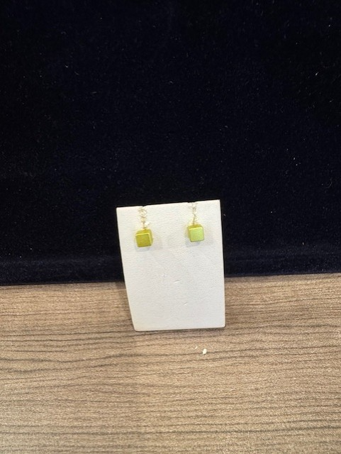 Aluminium oorbellen kubus lemongreen