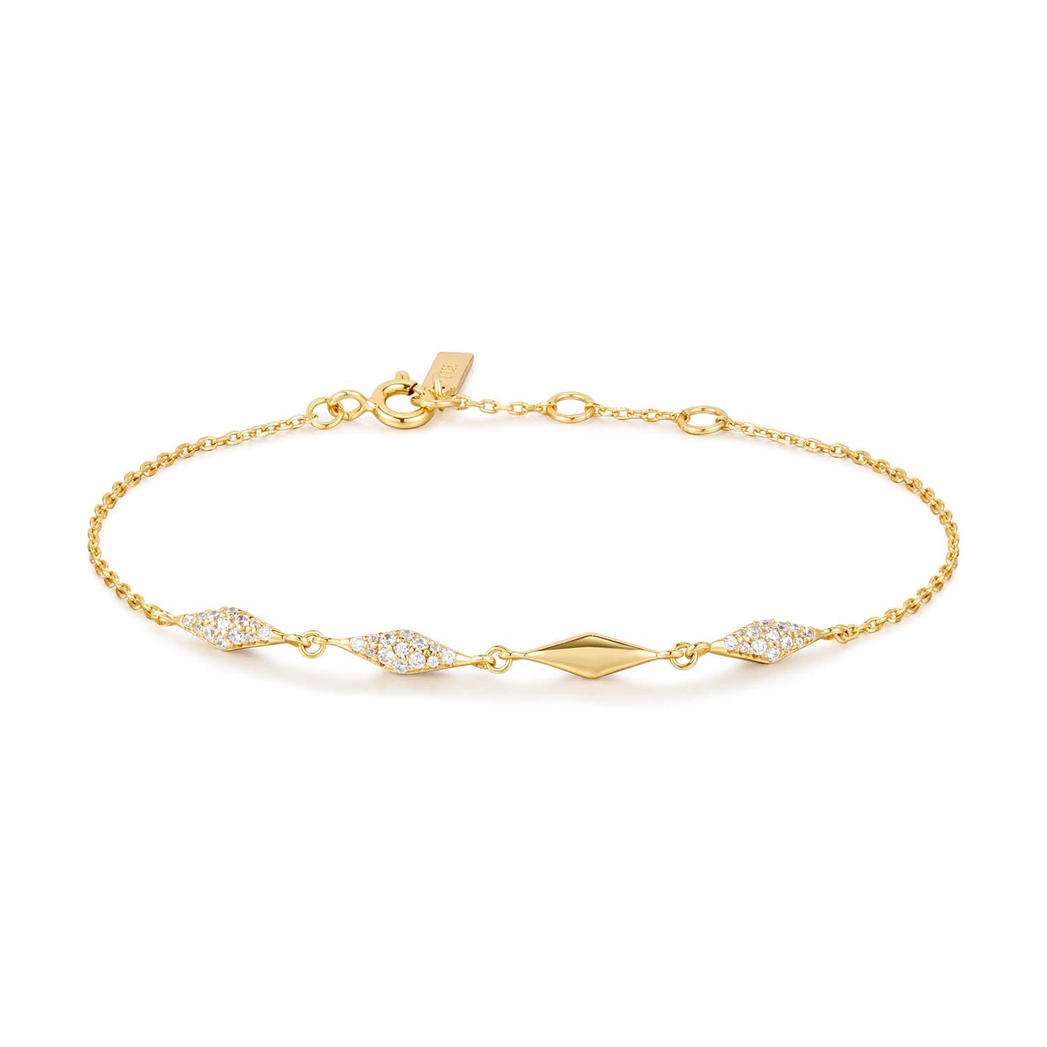 AH B061-04G
 Door de hardwaretrend van dit seizoen te combineren met wat broodnodige glitter en glinstering, is deze prachtige armband een luxe stijl om je look mee op te frissen. Perfect voor chique glans overdag of een geklede avond vibe, de delicate ketting is afgewerkt met een glad gepolijst oppervlak en de andere kant met fonkelende cubic zirconia pav&eacute;.

HET MERK
Ge&iuml;nspireerd door de laatste fashion trends is Ania Haie het toonaangevende sieradenmerk voor hoogkwalitatieve maar ook betaalbare zilveren sieraden, zonder op de kwaliteit in te leveren. Iedere collectie is gebaseerd op de laatste catwalktrends, waardoor Ania Haie snel tot h&eacute;t sieradenmerk voor stijlbewuste consumenten is verkozen. Elk sieraad wordt ontworpen om te combineren met andere sieraden waardoor je je eigen look kunt cre&euml;ren. Maar ook zijn Ania Haie sieraden opvallend genoeg om op zichzelf te dragen.

SPECIFICATIES
- Ania Haie
- Armband fijn Zirkonia
- 925 zilver met gold/ rhodium plating
- Lengte 18,5cm
- AH B061-04G