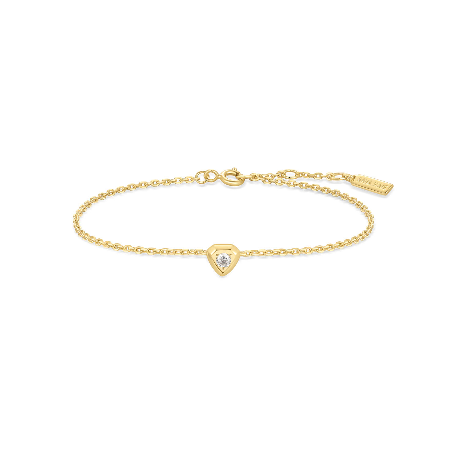 HET MERK
Geïnspireerd door de laatste fashion trends is Ania Haie het toonaangevende sieradenmerk voor hoogkwalitatieve maar ook betaalbare zilveren sieraden, zonder op de kwaliteit in te leveren. Iedere collectie is gebaseerd op de laatste catwalktrends, waardoor Ania Haie snel tot hét sieradenmerk voor stijlbewuste consumenten is verkozen. Elk sieraad wordt ontworpen om te combineren met andere sieraden waardoor je je eigen look kunt creëren. Maar ook zijn Ania Haie sieraden opvallend genoeg om op zichzelf te dragen.

SPECIFICATIES
- Ania Haie
- Armband
- 925 zilver met gold plating
- Lengte 18,5cm
- AH B067-01G