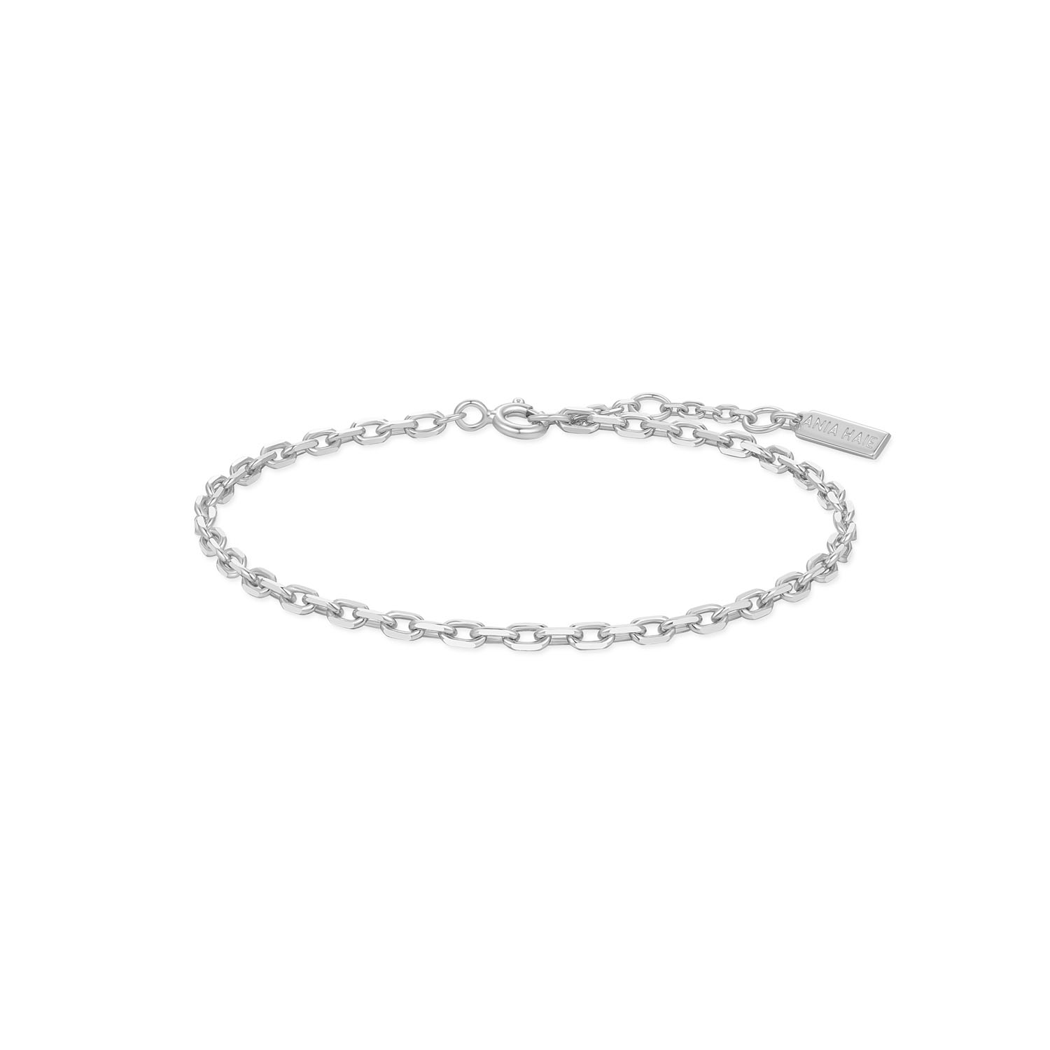 HET MERK
Geïnspireerd door de laatste fashion trends is Ania Haie het toonaangevende sieradenmerk voor hoogkwalitatieve maar ook betaalbare zilveren sieraden, zonder op de kwaliteit in te leveren. Iedere collectie is gebaseerd op de laatste catwalktrends, waardoor Ania Haie snel tot hét sieradenmerk voor stijlbewuste consumenten is verkozen. Elk sieraad wordt ontworpen om te combineren met andere sieraden waardoor je je eigen look kunt creëren. Maar ook zijn Ania Haie sieraden opvallend genoeg om op zichzelf te dragen.

SPECIFICATIES
- Ania Haie
- Armband
- 925 zilver met rhodium plating
- Lengte 18,5cm
- AH B067-02H