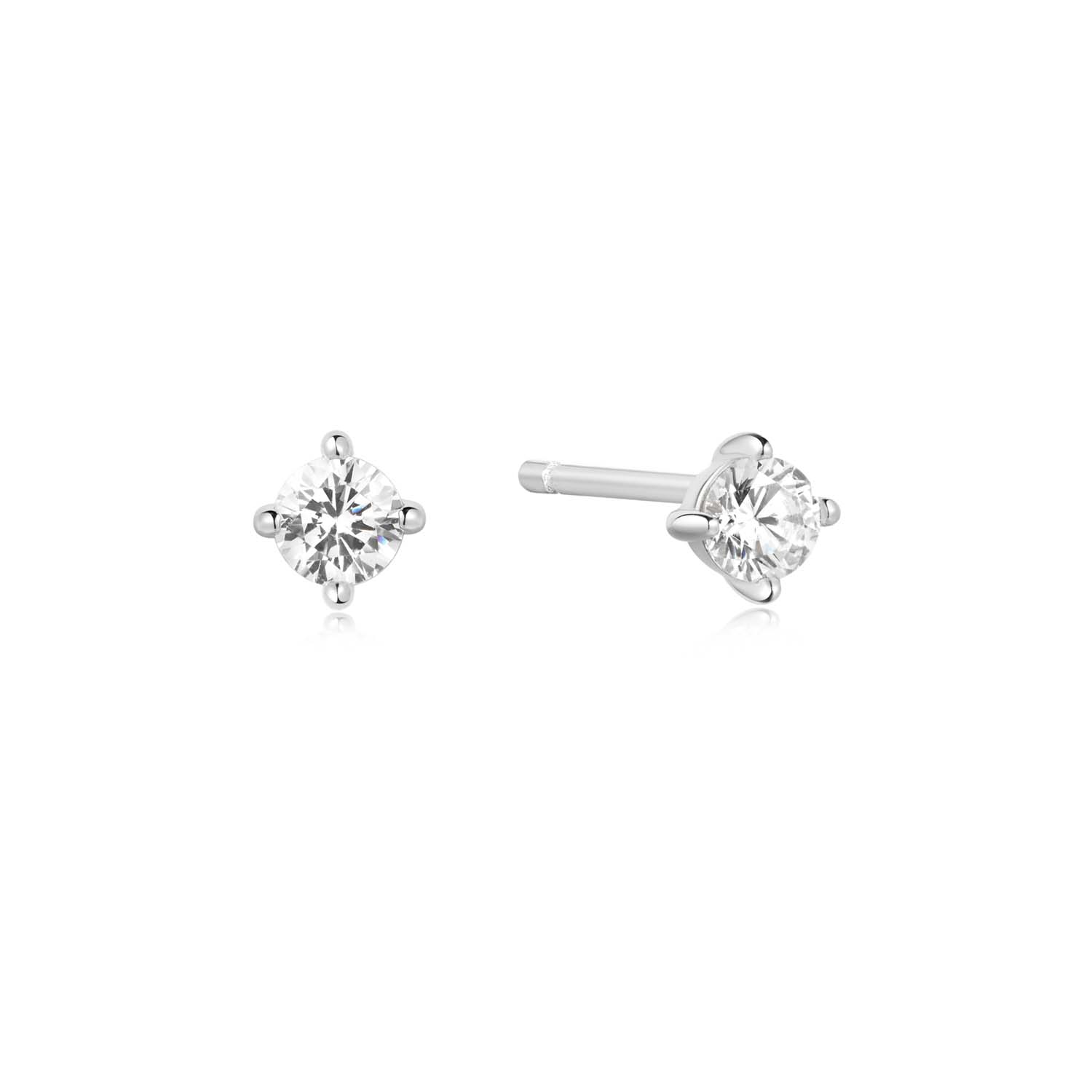 AH E057-01H
Deze machtige, maar mini studs zijn ontworpen om de go-to eenvoudige, sprankelende toevoeging aan elke garderobe te zijn. Prachtig afgewerkt met een glinsterende zirkonia steen. Combineer ze met dikke knuffels voor een trendy, glamourlook met een strakke twist.

HET MERK
Ge&iuml;nspireerd door de laatste fashion trends is Ania Haie het toonaangevende sieradenmerk voor hoogkwalitatieve maar ook betaalbare zilveren sieraden, zonder op de kwaliteit in te leveren. Iedere collectie is gebaseerd op de laatste catwalktrends, waardoor Ania Haie snel tot h&eacute;t sieradenmerk voor stijlbewuste consumenten is verkozen. Elk sieraad wordt ontworpen om te combineren met andere sieraden waardoor je je eigen look kunt cre&euml;ren. Maar ook zijn Ania Haie sieraden opvallend genoeg om op zichzelf te dragen.

SPECIFICATIES
- Ania Haie
- Oorsieraad
- 925 zilver met gold/ rhodium plating
- 4mm
- AH E057-01H
