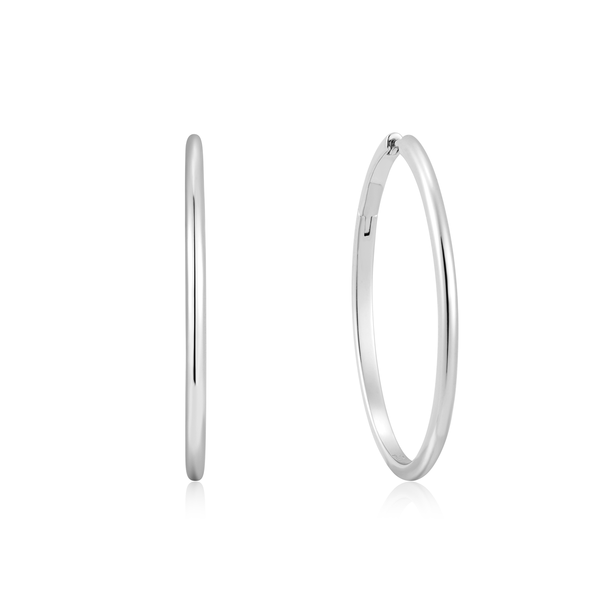 Maak van onze slanke oversized hoops je must-haves voor het nieuwe seizoen. Draag ze alleen of stapel ze op elkaar om je oorbelstapels compleet te maken, je zult je dagelijkse outfits zeker.

HET MERK
Ge&iuml;nspireerd door de laatste fashion trends is Ania Haie het toonaangevende sieradenmerk voor hoogkwalitatieve maar ook betaalbare zilveren sieraden, zonder op de kwaliteit in te leveren. Iedere collectie is gebaseerd op de laatste catwalktrends, waardoor Ania Haie snel tot h&eacute;t sieradenmerk voor stijlbewuste consumenten is verkozen. Elk sieraad wordt ontworpen om te combineren met andere sieraden waardoor je je eigen look kunt cre&euml;ren. Maar ook zijn Ania Haie sieraden opvallend genoeg om op zichzelf te dragen.

SPECIFICATIES
- Ania Haie
- Oorbellen
- Lengte 33,5mm
- 925 zilver met gold/ rhodium plating
- AH E059-21H