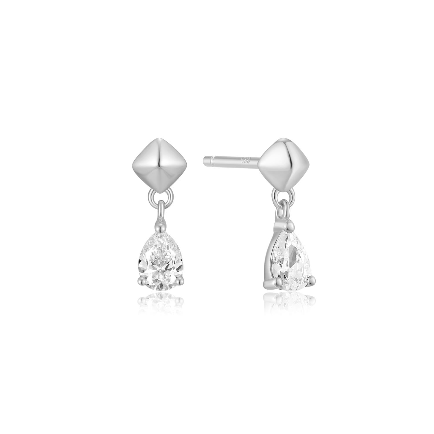 HET MERK
Geïnspireerd door de laatste fashion trends is Ania Haie het toonaangevende sieradenmerk voor hoogkwalitatieve maar ook betaalbare zilveren sieraden, zonder op de kwaliteit in te leveren. Iedere collectie is gebaseerd op de laatste catwalktrends, waardoor Ania Haie snel tot hét sieradenmerk voor stijlbewuste consumenten is verkozen. Elk sieraad wordt ontworpen om te combineren met andere sieraden waardoor je je eigen look kunt creëren. Maar ook zijn Ania Haie sieraden opvallend genoeg om op zichzelf te dragen.

SPECIFICATIES
- Ania Haie
- Oorsieraad
- 925 zilver met rhodium plating
- Lengte 1cm
- AH E067-04H