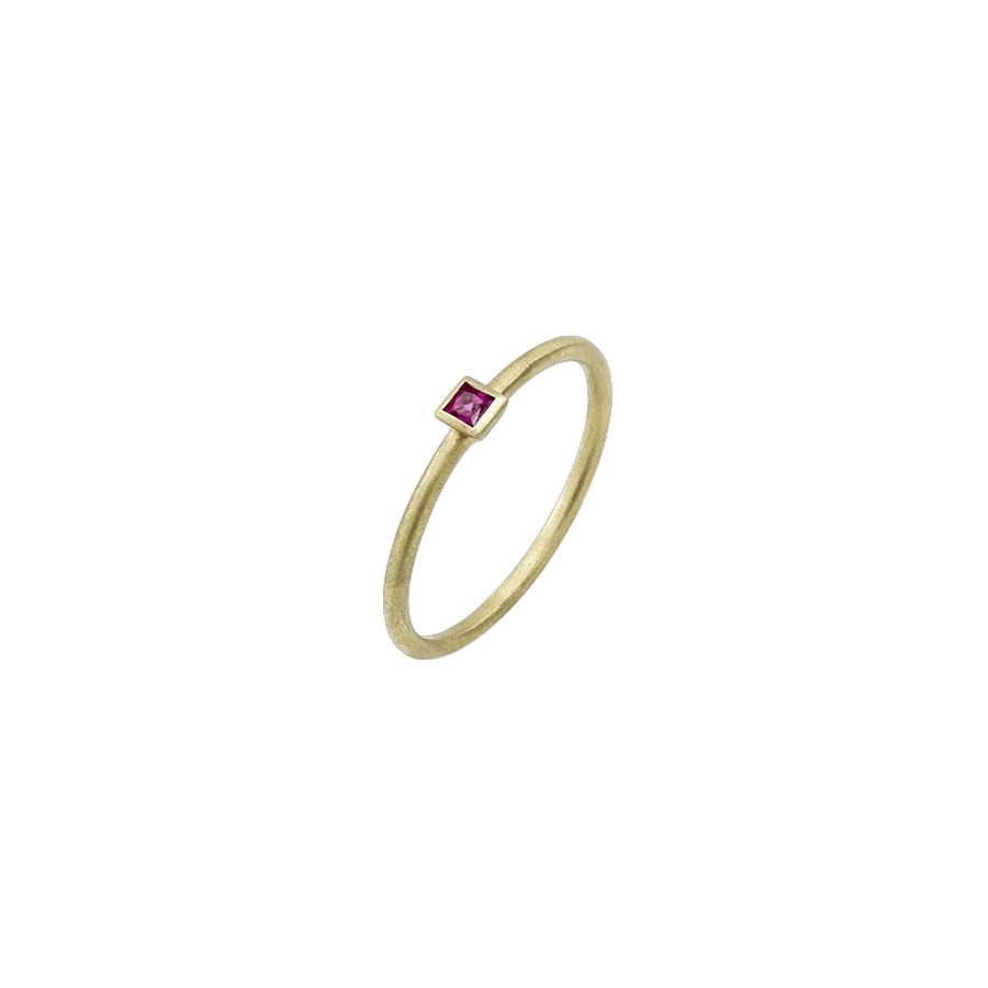 Een 18 krt geelgouden ring van Antonio Bernardo model Dany princess Ruby.