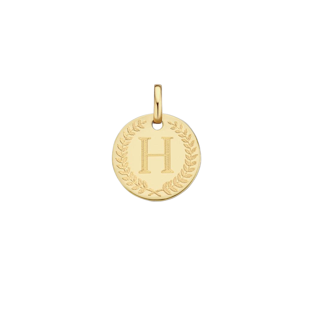 De Minitials Kleine Olijftak Bedel is aan 1 kant gegraveerd met het unieke Minitials olijftak ontwerp en een initiaal naar keuze. Voeg de bedel toe aan jouw favoriete Minitials ketting, armband of oorbel. 