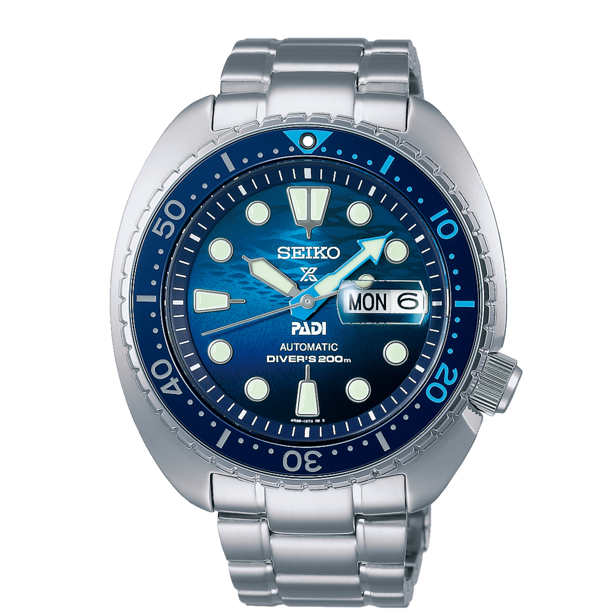 Dit is een herenhorloge van het merk Seiko. Het is een analoog horloge gemaakt van staal. De diameter van de kast is 45 mm.
De verdere specificaties van het horloge zijn als volgt:
Kastvorm: rond
Kastkleur: zilverkleurig
Kastmateriaal: staal
Bandbreedte: 22 mm
Bandlengte: 265 mm
Sluiting: vouwsluiting met veiligheidsklepje en drukker
Wijzerplaatkleur: blauw
Glassoort: saffier glas
Waterdichtheid: 20 ATM
Techniek: automaat