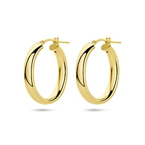 Geelgoud op 925 zilveren oorringen met een afmeting van 27.5x5mm. Geen garantie op de plating.