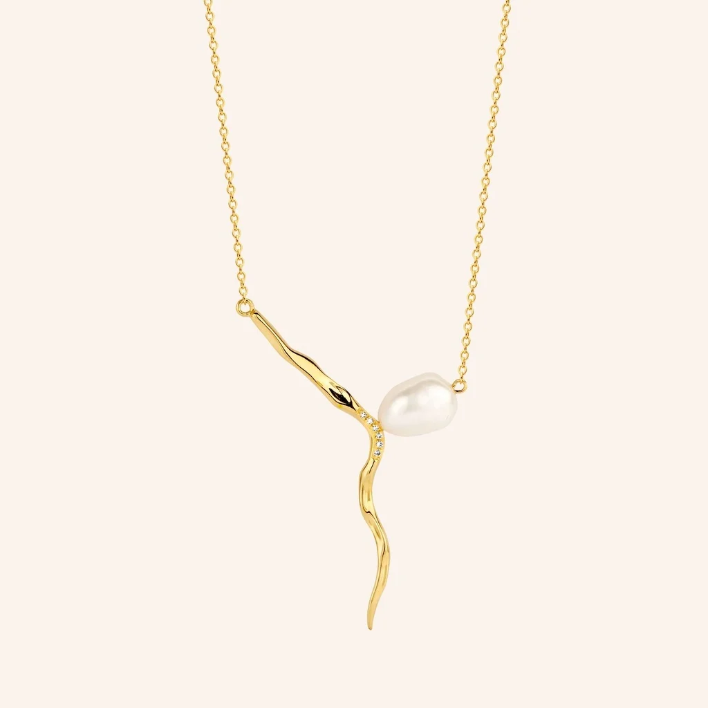 De Zilver verguld Choker met zoetwater barokparel en 0.024ct diamant (modelnummer M1656-3S3-S50) is een prachtige fantasie ketting. Deze sierlijke choker accentueert de hals en is ideaal voor zowel formele als casual gelegenheden. Combineer het met een elegante outfit voor een verfijnde uitstraling. Maak een statement met deze unieke en glanzende accessoire.
