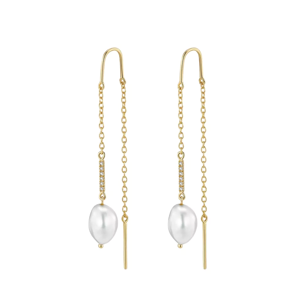 De Diamanti per tutti oorhangers zilver verguld met zoetwaterparel & 0.036ct diamant zijn verfijnde hangoorbellen die elke outfit een elegante touch geven. Ideaal voor zowel formele als informele gelegenheden, deze oorbellen combineren prachtig met opgestoken haar of een stijlvolle bob voor een tijdloze uitstraling. Voeg een vleugje glamour toe aan je look met deze prachtige sieraden.