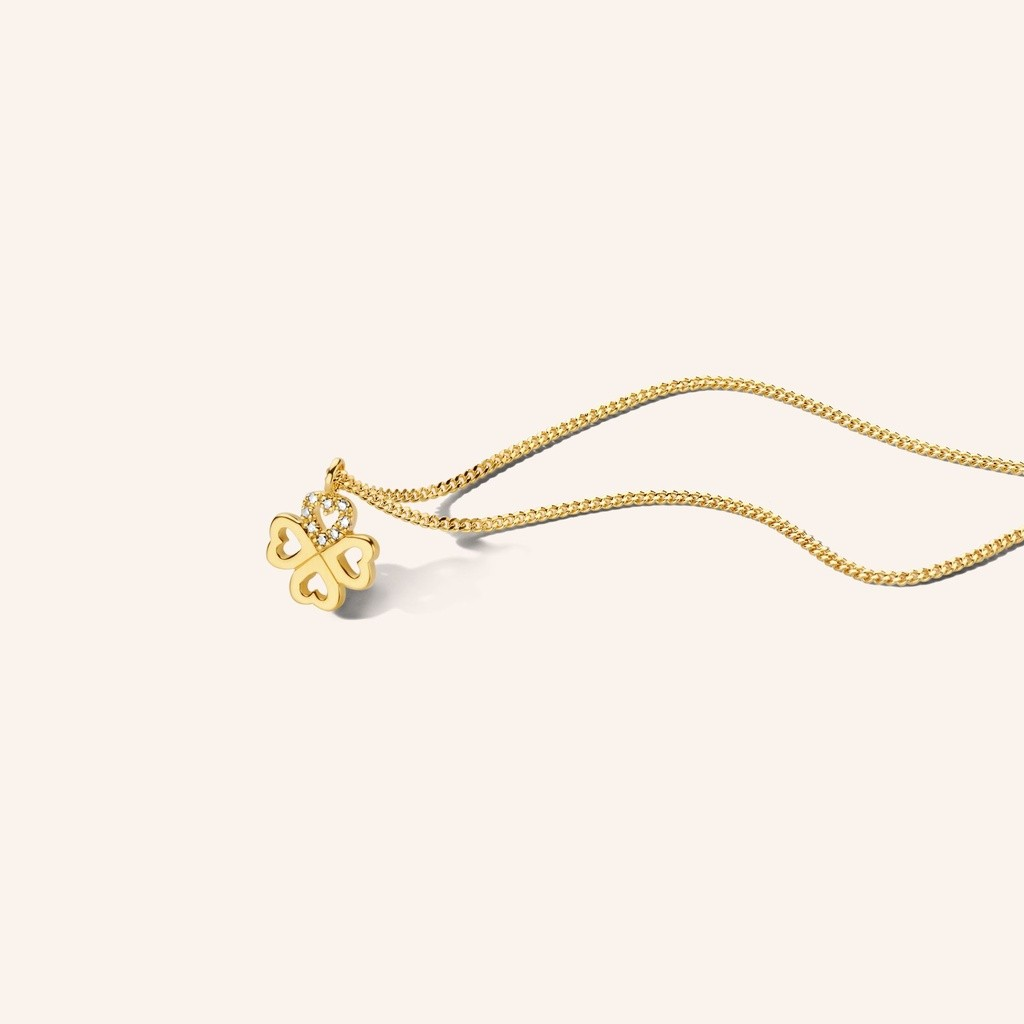 Het Diamanti per tutti klaver4 collier met modelnummer M855-3S3-S38S40S42 is een prachtige fantasieketting, bezet met 0.032 ct diamant en 8 schitterende edelstenen. Ideaal voor een elegante uitstraling, perfect voor zowel dagelijks gebruik als speciale gelegenheden. Draag deze ketting om je outfit een verfijnde touch en sprankeling te geven.