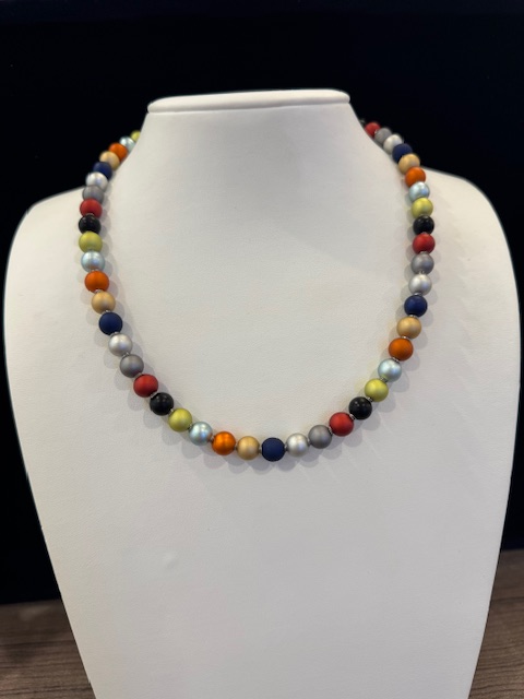 Stalen collier, aluminium bollen in multicolor