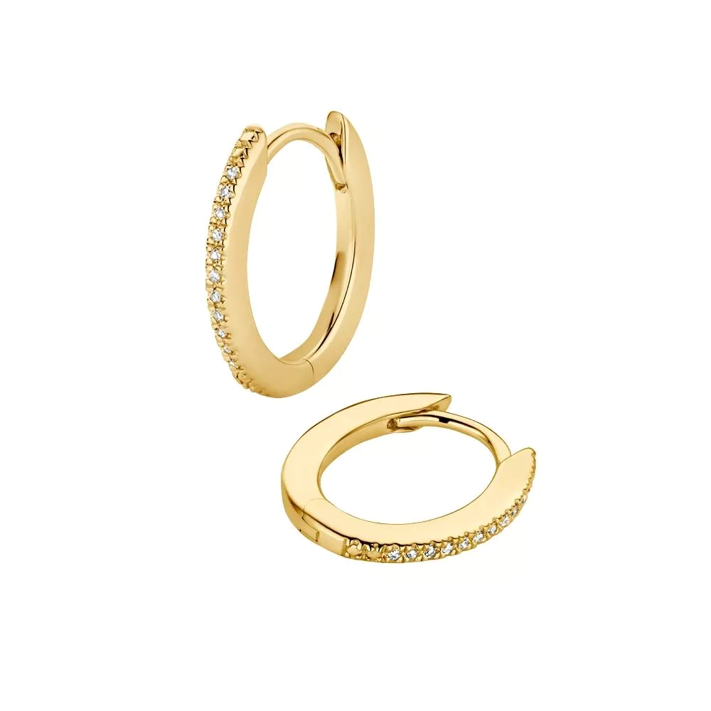 Deze Diamanti Per Tutti creolen met modelnummer M2152-3S4-H02 zijn een verfijnde toevoeging aan elke sieradencollectie. Uitgevoerd in goudkleurig verguld 925 sterling zilver en bezet met 0,066ct diamanten, stralen ze luxe uit. Perfect voor dagelijks gebruik en speciale gelegenheden. Draag ze als subtiele, elegante eyecatchers bij zowel casual als chique outfits.