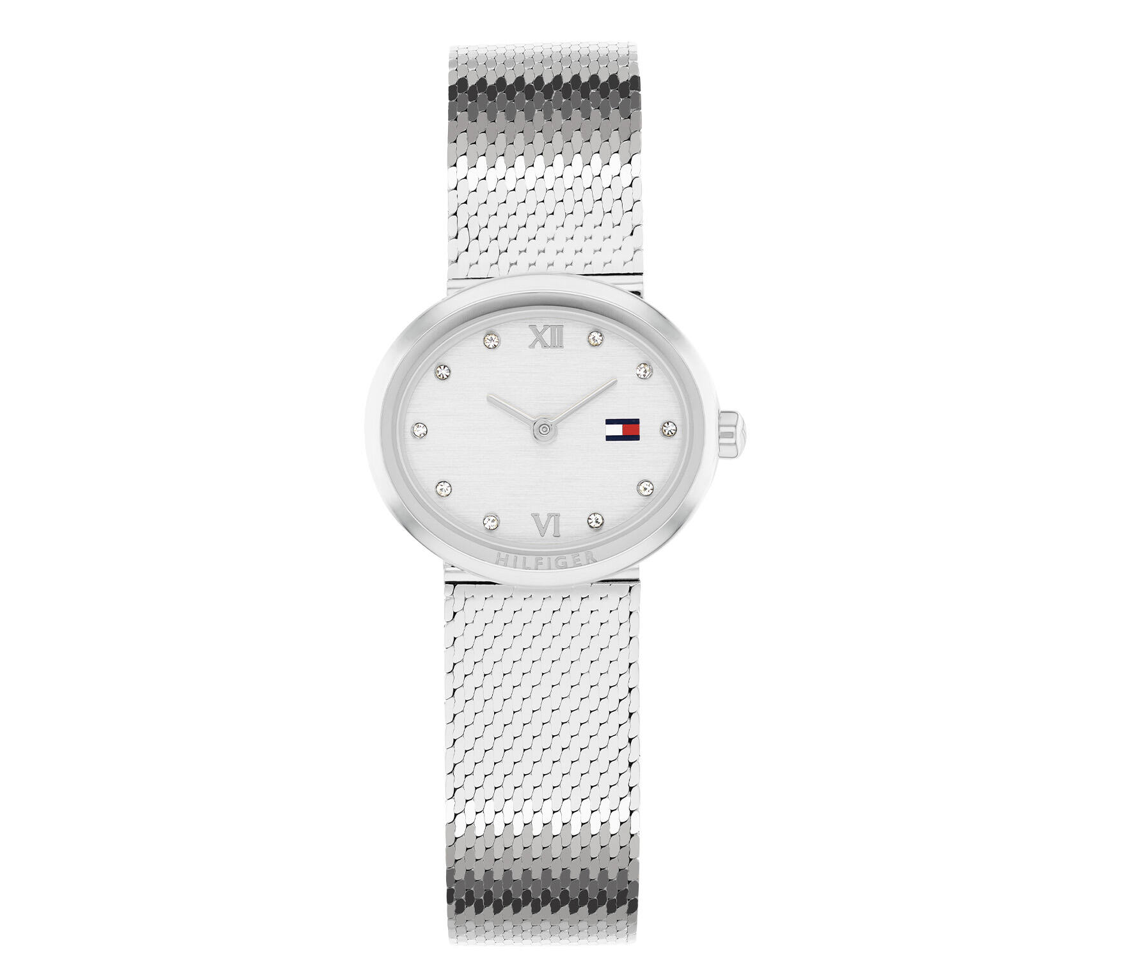 Tommy Hilfiger TH1782846 Horloge Dames Staal 25x22mm
Dit specifieke horloge van Tommy Hilfiger uit de Moira serie met artikelnr: TH1782846 is een casual dameshorloge die niet in je collectie mag ontbreken. Het stalen dameshorloge heeft een ovale kast met een gladde rand met daarin de naam Hilfiger gegraveerd. Op de zilverkleurige geborstelde sunray wijzerplaat zijn de Romeinse 12 en 6 en kristallen duidelijk aanwezig. Vanuit de kast loopt een fijne milanese band met een druksluiting. Het horloge heeft een mineraalglas, een afmeting van 25x22mm en is 3ATM.  

Het merk:
Sinds de lancering van het merk in 1985 is Tommy Hilfiger wereldwijd bekend geworden als pionier van de klassieke Amerikaanse coole stijl. Geïnspireerd door de iconische popcultuur en het Amerikaanse erfgoed. De dames en herencollectie van dit seizoen bestaan uit minimalistische silhouetten en rustieke lederen details. De herenhorlogecollectie biedt iconische uurwerken met roestvrijstalen, lederen en siliconen banden.

Specificaties:
- Mineraalglas
- Ovale kast 25x22mm
- Stalen kast
- Zilverkleurige wijzerplaat
- Stalen milanese band
- Kristal
- 3ATM
