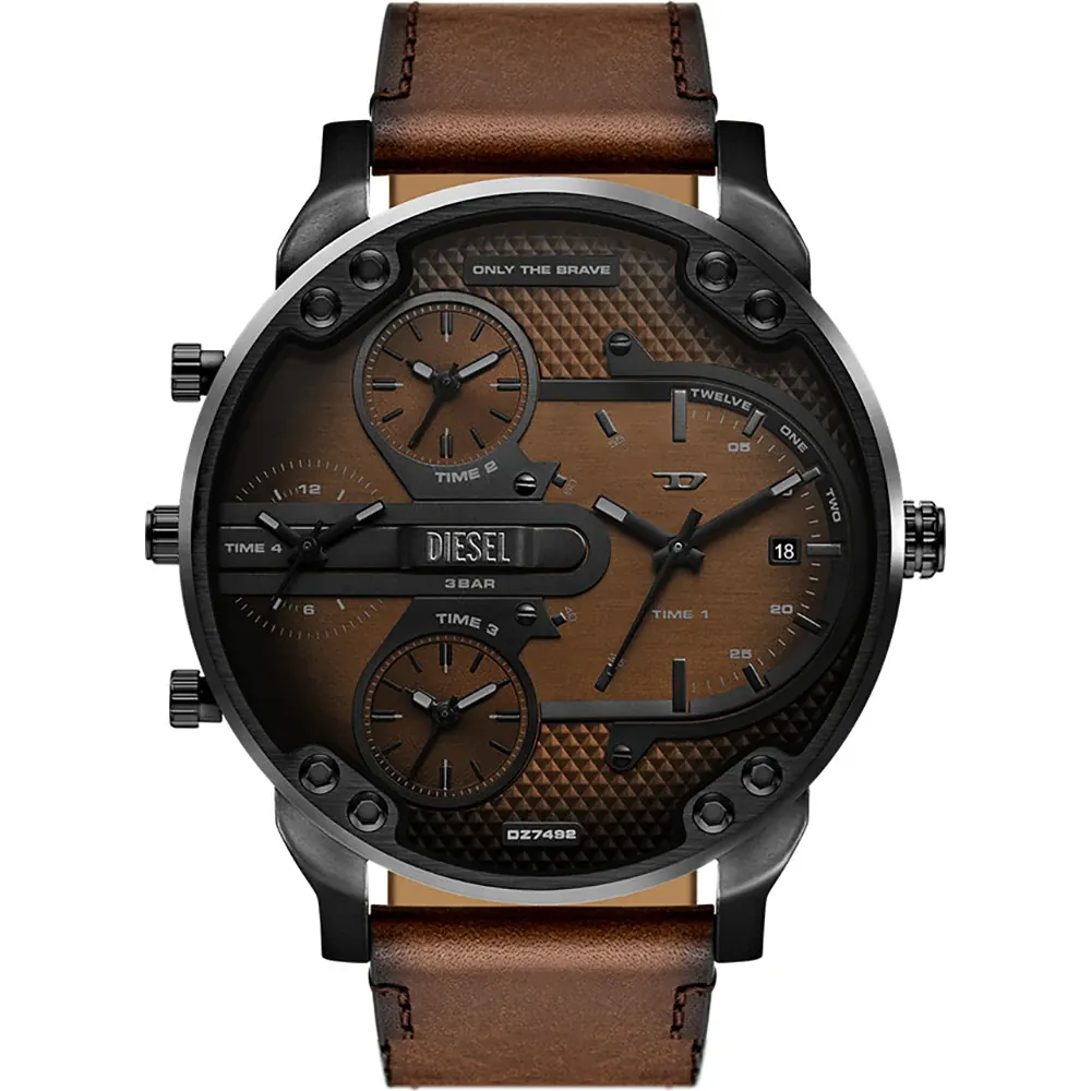 Het Mr. Daddy Slim horloge van 54 mm van Diesel heeft een wijzerplaat met zonnestraaleffect met kleurverloop in zwart en bruin, een uurwerk met meerdere tijdinstellingen en een bruin leren horlogebandje.