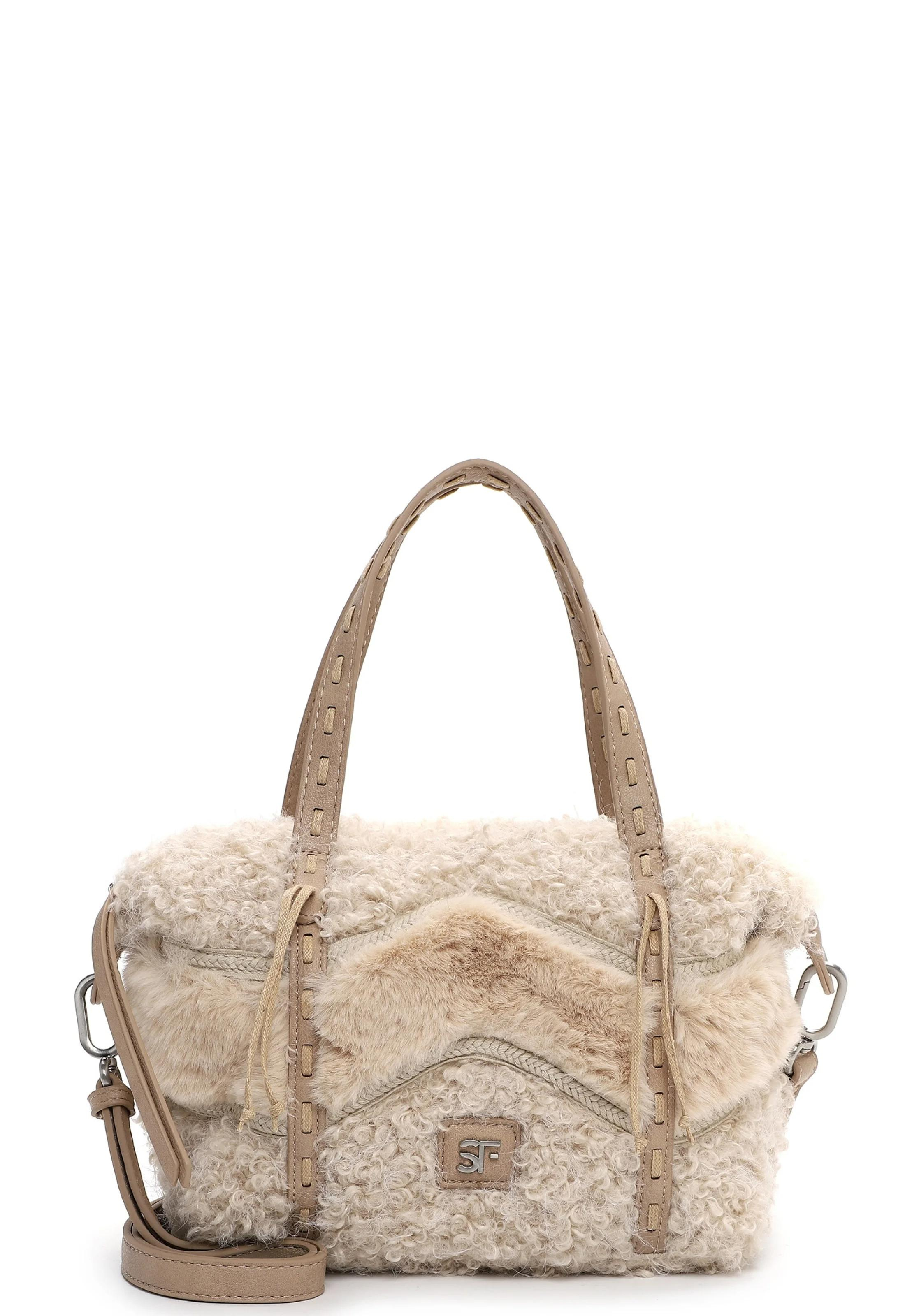Stijlvolle en Ruime Tote Bag – De Perfecte Shopper voor Vrouwen

De SFY Resy Shopper is gemaakt van hoogwaardig fijn synthetisch materiaal, waardoor de tas zowel lichtgewicht als duurzaam is. Het faux fur-ontwerp en het dierenpatroon geven de tas een elegante en speelse uitstraling, die elke outfit naar een hoger niveau tilt. Met een ritssluiting kun je al je spullen veilig opbergen, terwijl het hoofdcompartiment biedt wat je nodig hebt voor een drukke dag.

Praktische Ruimte en Organisatie

Met de SFY Resy Medium Tote ben je altijd georganiseerd. De tas heeft een hoofdcompartiment en een centrumvak met rits, perfect voor het veilig opbergen van je laptop, boeken, documenten of persoonlijke items. Of je nu naar je werk of naar college gaat, de tas biedt voldoende ruimte voor alles wat je nodig hebt. De tas is ook ideaal voor het meenemen van je lunch of make-up, met genoeg ruimte voor accessoires en dagelijkse benodigdheden.

Comfortabel Draaggemak – Ideaal voor Elke Dag

De SFY Resy Medium Shopper is ontworpen voor de zelfverzekerde vrouw die stijl en comfort waardeert. De stevige handvatten maken het eenvoudig om de tas over de schouder te dragen, terwijl het medium formaat perfect is voor dagelijks gebruik. Of je nu een drukke werkdag hebt of een dagje uit, deze tas past zich moeiteloos aan jouw levensstijl aan.

Dierproefvrije en Duurzame Tas

Net als al onze producten bevat ook de SFY Resy Shopper geen dierlijke bestanddelen. Deze tas is perfect voor vrouwen die luxe willen ervaren, maar ook waarde hechten aan ethische keuzes. De tas biedt een stijlvolle uitstraling zonder concessies te doen aan je waarden.

SEO-geoptimaliseerde Productdetails

Model: SFY Resy Medium Tote Bag – Shopper

Materiaal: Fijn synthetisch (diervriendelijk)

Afwerking: Faux fur-look met dierenontwerp en logo patch

Sluiting: Rits

Binnenkant: Hoofdcompartiment en centrumvak met rits voor extra organisatie

Draagstijl: Over de schouder – comfortabel en praktisch

Handvatten: Stevig en gemakkelijk te dragen

Formaat: Medium – ideaal voor werk, school of dagelijks gebruik

Dierlijke bestanddelen: Geen – ethisch en diervriendelijk

Waarom de SFY Resy Medium Tote Bag de perfecte keuze is:

Ruim en praktisch: De medium tote bag biedt veel opbergruimte voor al je benodigdheden.

Stijlvol en trendy: Het dierenontwerp en de faux fur-look zorgen voor een unieke uitstraling.

Comfortabel te dragen: Dankzij de stevige handvatten is deze tas gemakkelijk over de schouder te dragen.

Diervriendelijk: Gemaakt van fijn synthetisch materiaal, zonder dierlijke bestanddelen.