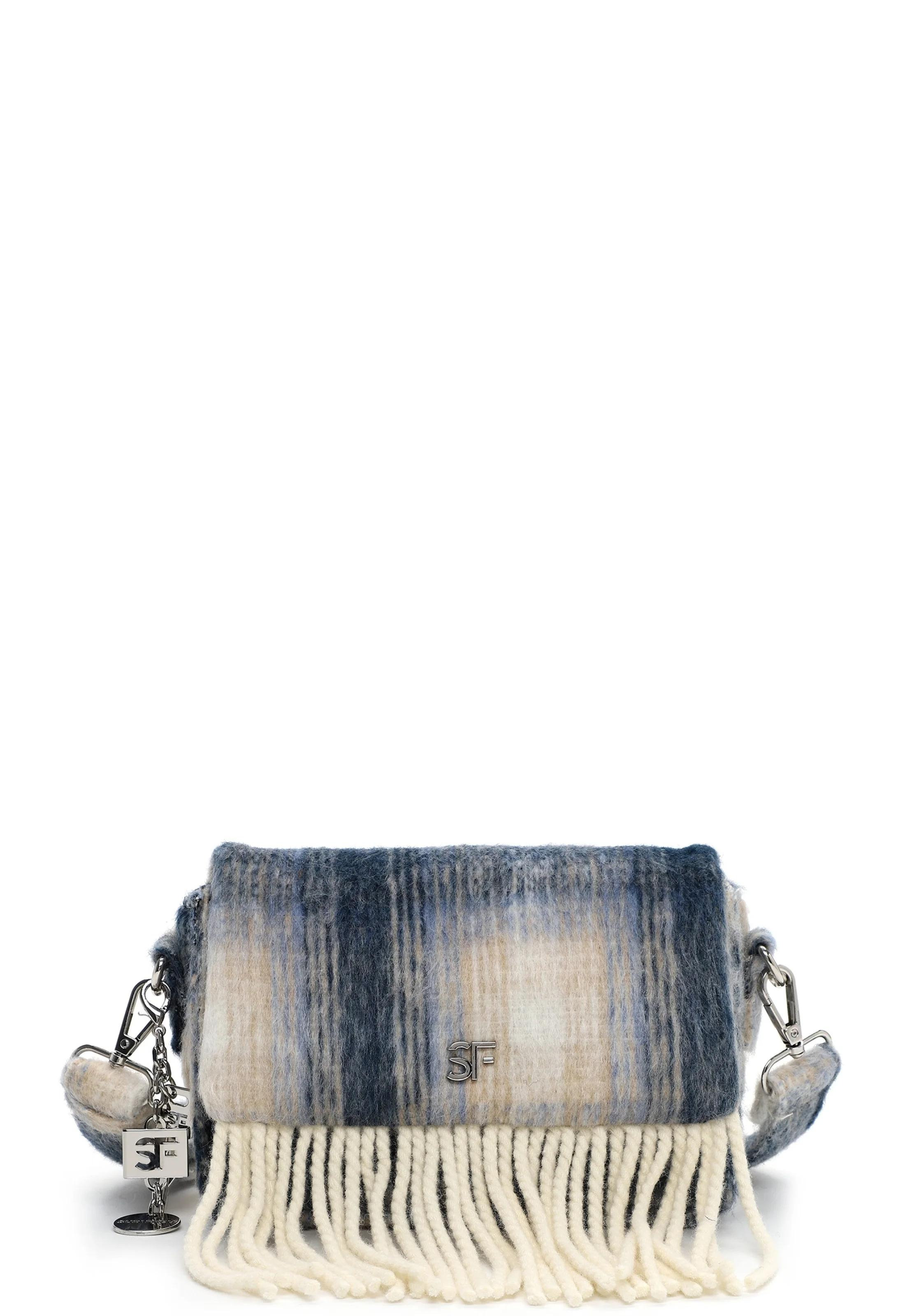 SFY Philly Small Shoulder Bag – Fijn Synthetisch met Single Lettering en Geruite Design

Een handtas is veel meer dan een praktisch accessoire; het is een weerspiegeling van je persoonlijkheid. Georganiseerd of juist wat chaotisch – we houden er toch van! De SFY Philly Small Shoulder Bag is precies wat je nodig hebt om je stijl te benadrukken. Met de Single Lettering en het fijn synthetische materiaal ben je zeker van een modieuze uitstraling als je de stad in gaat.

Elegante Schoudertas met Geruite Look

De SFY Philly Small Shoulder Bag is vervaardigd uit fijn synthetisch materiaal, waardoor de tas zowel lichtgewicht als duurzaam is. Het geruite design en de zachte wollen afwerking geven de tas een chique en toch speelse uitstraling. Dankzij de ritssluiting blijft je tas altijd goed afgesloten, zodat je spullen veilig opgeborgen zijn.

Ruimte voor Al je Essentials

Deze tas heeft een hoofdcompartiment met voldoende ruimte voor al je dagelijkse benodigdheden. Daarnaast is er een achtervak voor je waardevolle spullen die je snel bij de hand wilt hebben, zoals je telefoon, sleutels of make-up. Dankzij het zachte materiaal voelt de tas comfortabel aan en is ze prettig om de hele dag mee te dragen.

Compact en Praktisch

De SFY Philly Shoulder Bag small is het ideale formaat voor vrouwen die graag een compacte, maar toch ruime tas willen. De tas is praktisch en veelzijdig en past perfect bij elke outfit. Draag haar moeiteloos over je schouder of in je hand, en combineer haar met zowel casual als elegante looks.

Productdetails

Model: SFY Philly Small Shoulder Bag

Materiaal: Fijn synthetisch (diervriendelijk)

Afwerking: Single Lettering, geruit ontwerp en zachte wollen details

Sluiting: Rits

Binnenkant: Hoofdcompartiment, achtervak voor extra opbergruimte

Draagstijl: Over de schouder

Formaat:

Lengte: 7,00 cm

Breedte: 20,00 cm

Hoogte: 13,50 cm

Dierlijke bestanddelen: Geen – ethisch en diervriendelijk

Waarom de SFY Philly Small Shoulder Bag de perfecte keuze is:

Compact en ruim: De tas biedt voldoende ruimte voor je essentials zonder te groot te zijn.

Stijlvol design: Het geruite patroon en de wollen afwerking geven de tas een trendy uitstraling.

Praktisch en veilig: De ritssluiting houdt je spullen veilig en georganiseerd.

Comfortabel draaggemak: De tas is zacht en licht, waardoor je haar moeiteloos de hele dag kunt dragen.