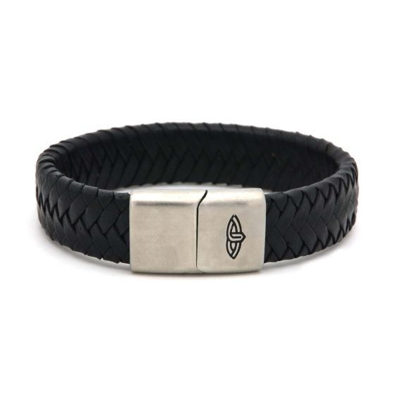 Karma Jewellery heren armband uitgevoerd in leer met een stalen sluiting model Glory black MB10GP-20
20 cm en verkrijgbaar in diverse andere lengtes