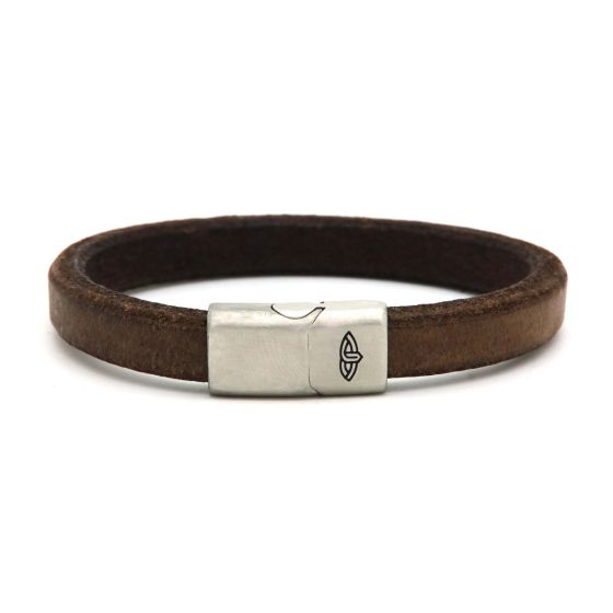 Karma Jewellery heren armband uitgevoerd in leer met een stalen sluiting model Magnus brown MB06S-21
21 cm en verkrijgbaar in diverse andere lengtes